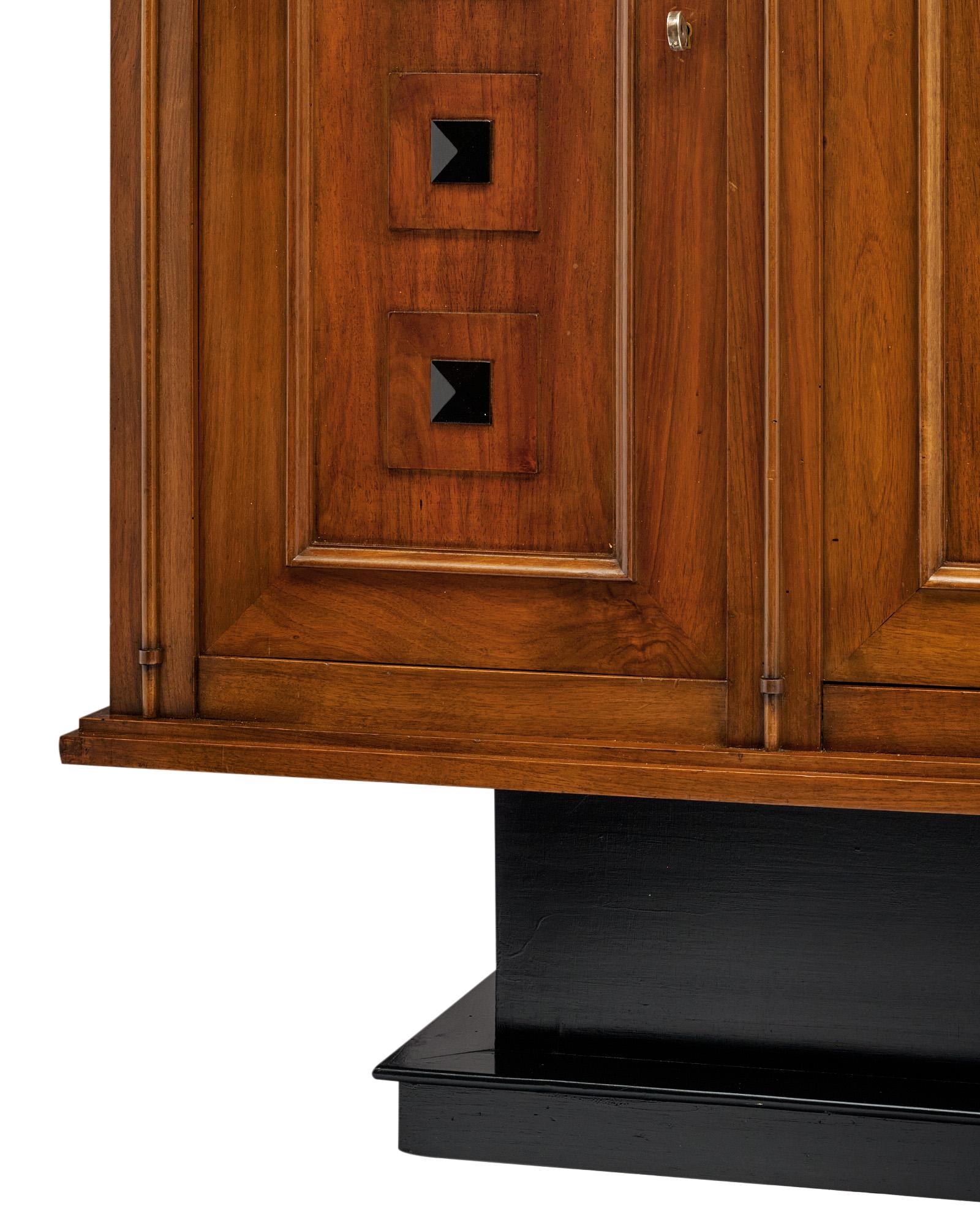 Ébénisé Buffet Art Déco à la manière de Jean-Charles Moreux en vente
