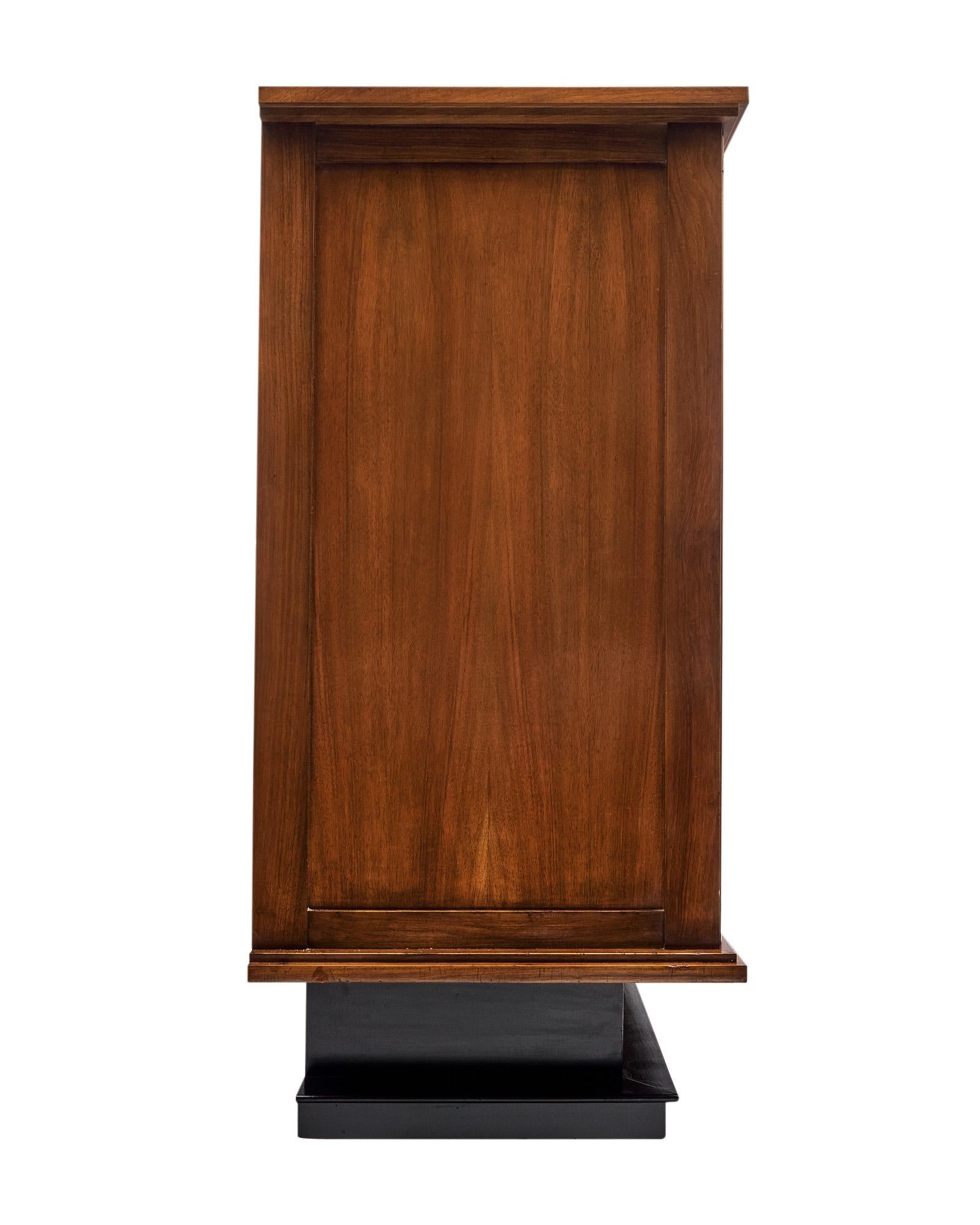Étain Buffet Art Déco à la manière de Jean-Charles Moreux en vente