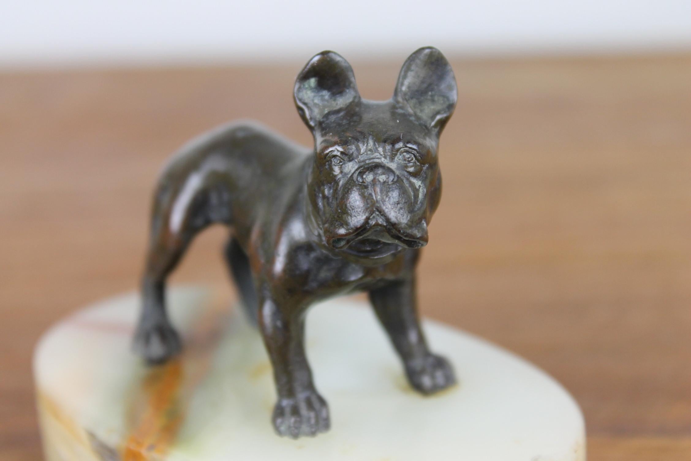 Art Deco paperweight - Presse Papier with standing bulldog on top.
Bronze bulldog mounted on marble base.
Due age, the marble base has in front two chips.
Great animal desk accessories - dog figural paperweight - bulldog collectable.