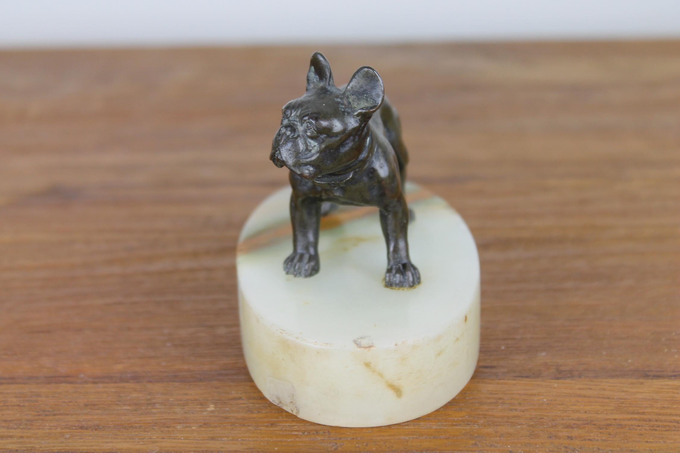 Art Deco Bulldog Dog Paperweight, Presse Papier on Marble Base In Good Condition In Antwerp, BE