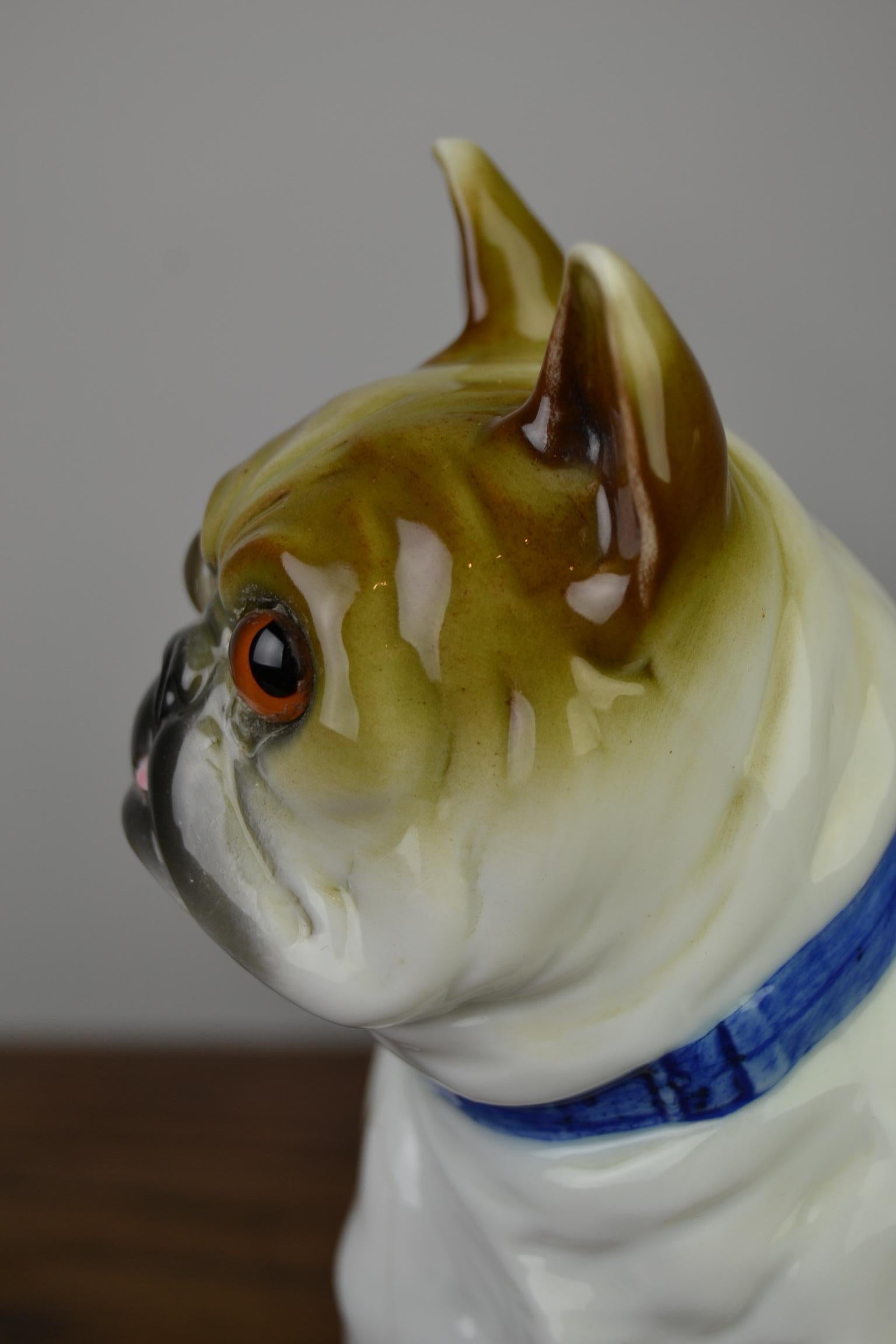 Art Deco Bulldog perfume lamp - Perfume light.
This figural porcelain table lamp, in the shape of a Bulldog dog,
has a blue collar and has his tongue out of his mouth.
Animal statue - Dog statue - Bulldog figurine - Art Deco dog statues -