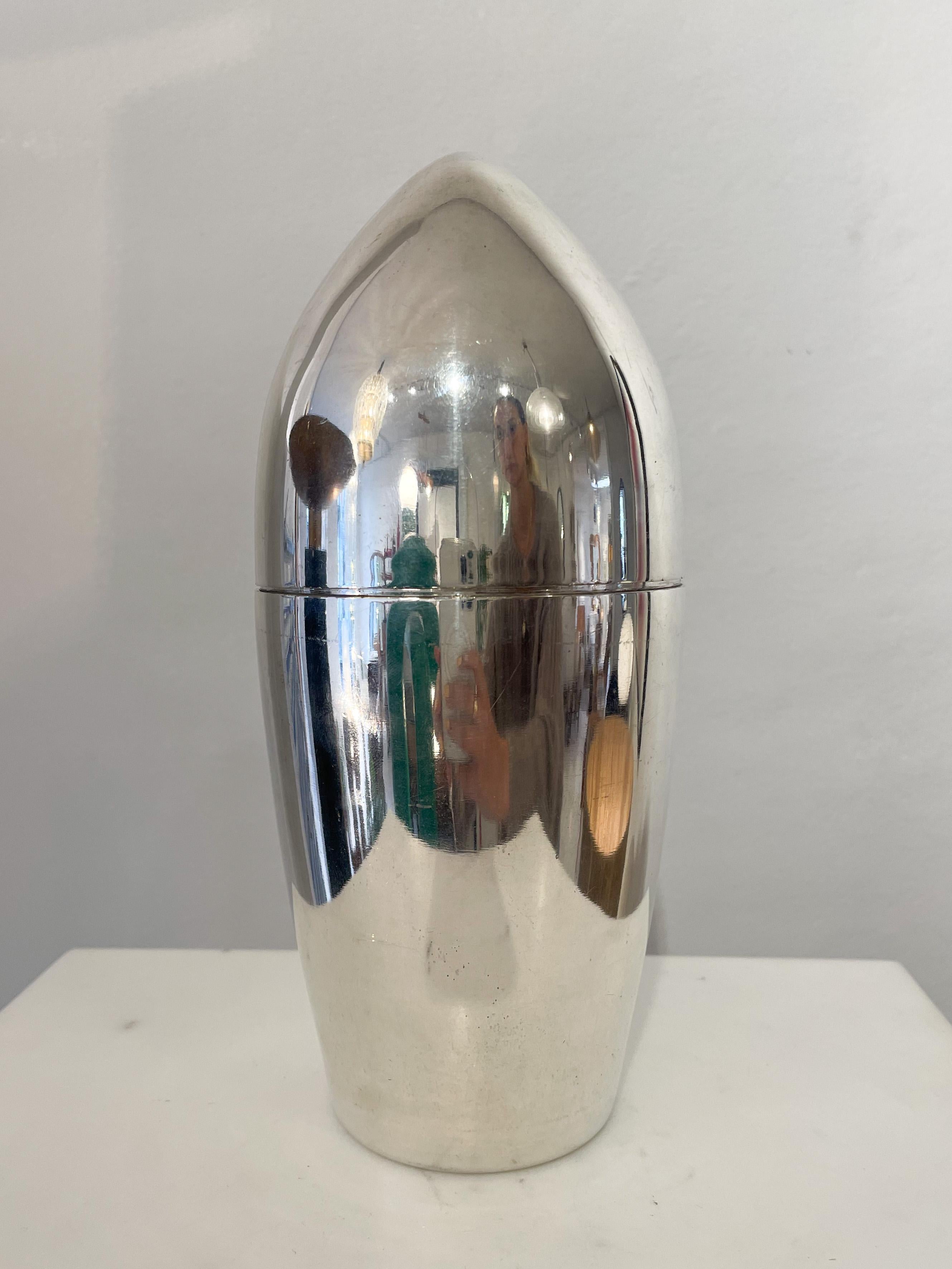 Mid-20th Century Art Deco Bullet Cocktail Shaker, Silvered Metal, 1930s