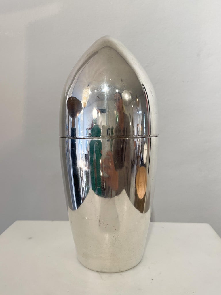 Art Deco Bullet Cocktail Shaker, Silvered Metal, 1930s For Sale 1
