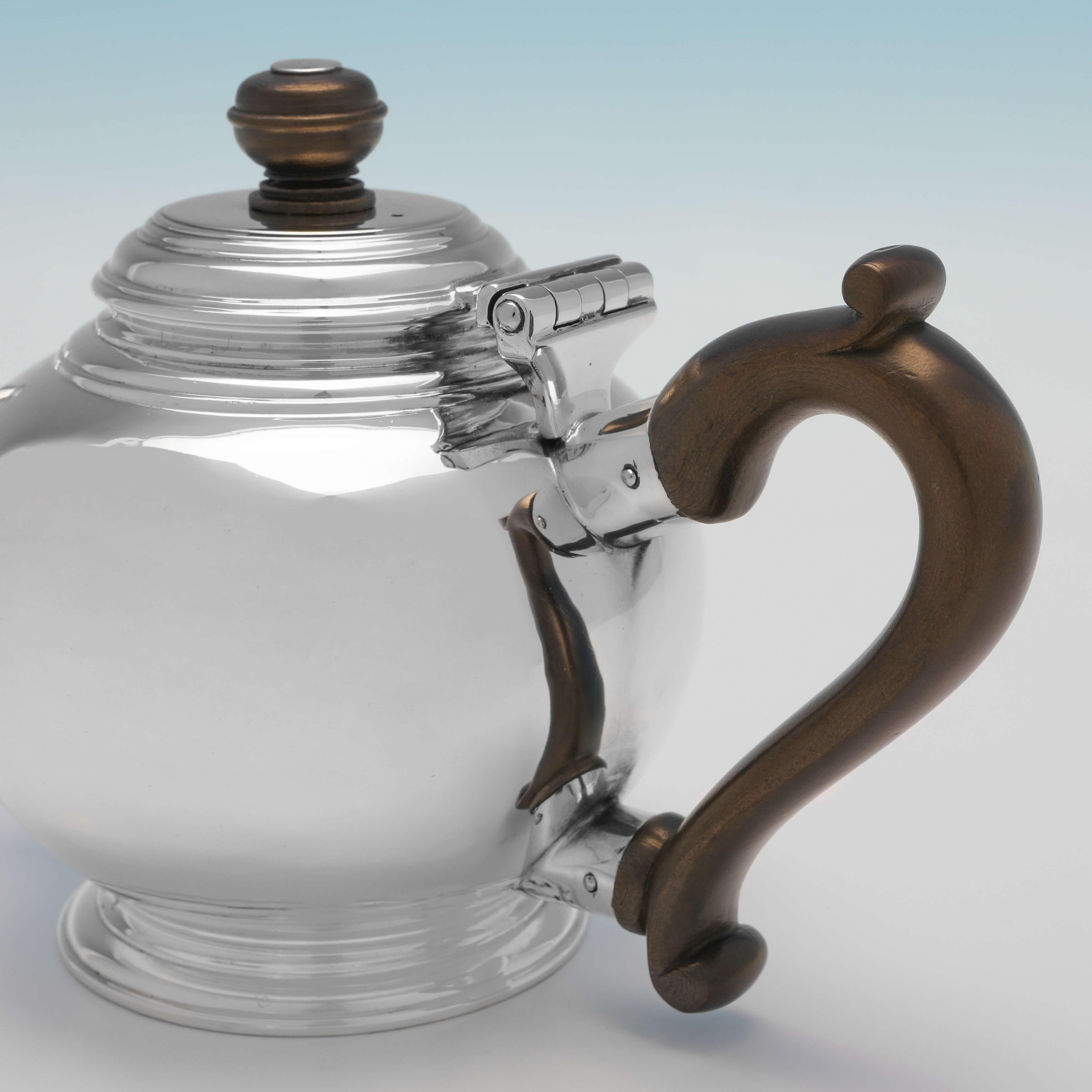 English Art Deco 'Bullet' Sterling Silver Teapot, London 1929 Richard Comyns