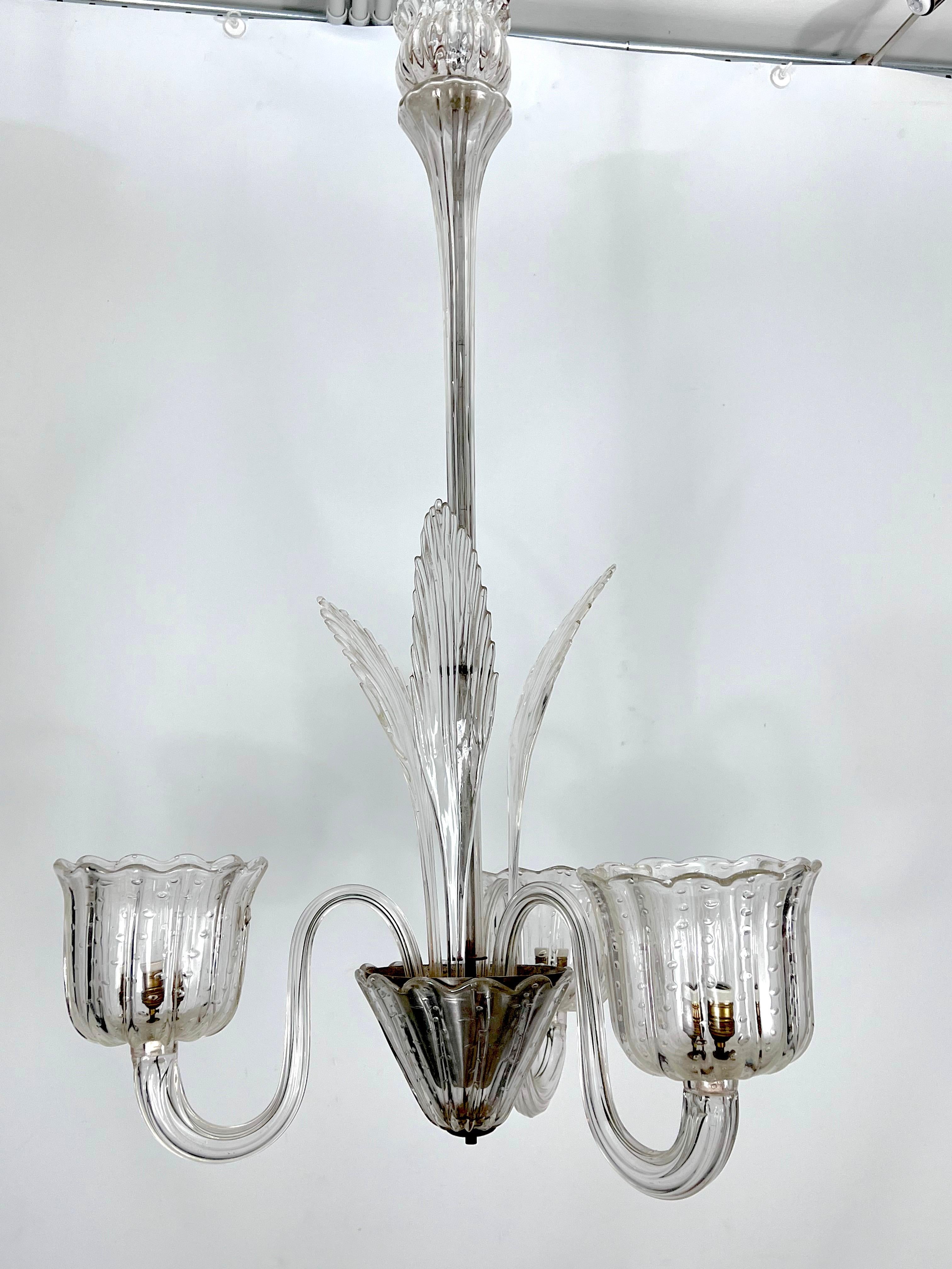 Three arms chandelier in Bullicante glass with large clear light diffusers. Designed by Ercole Barovier and produced in Murano during the 40s. Great original vintage condition with normal trace of age and use.Full working with EU standard, adaptable