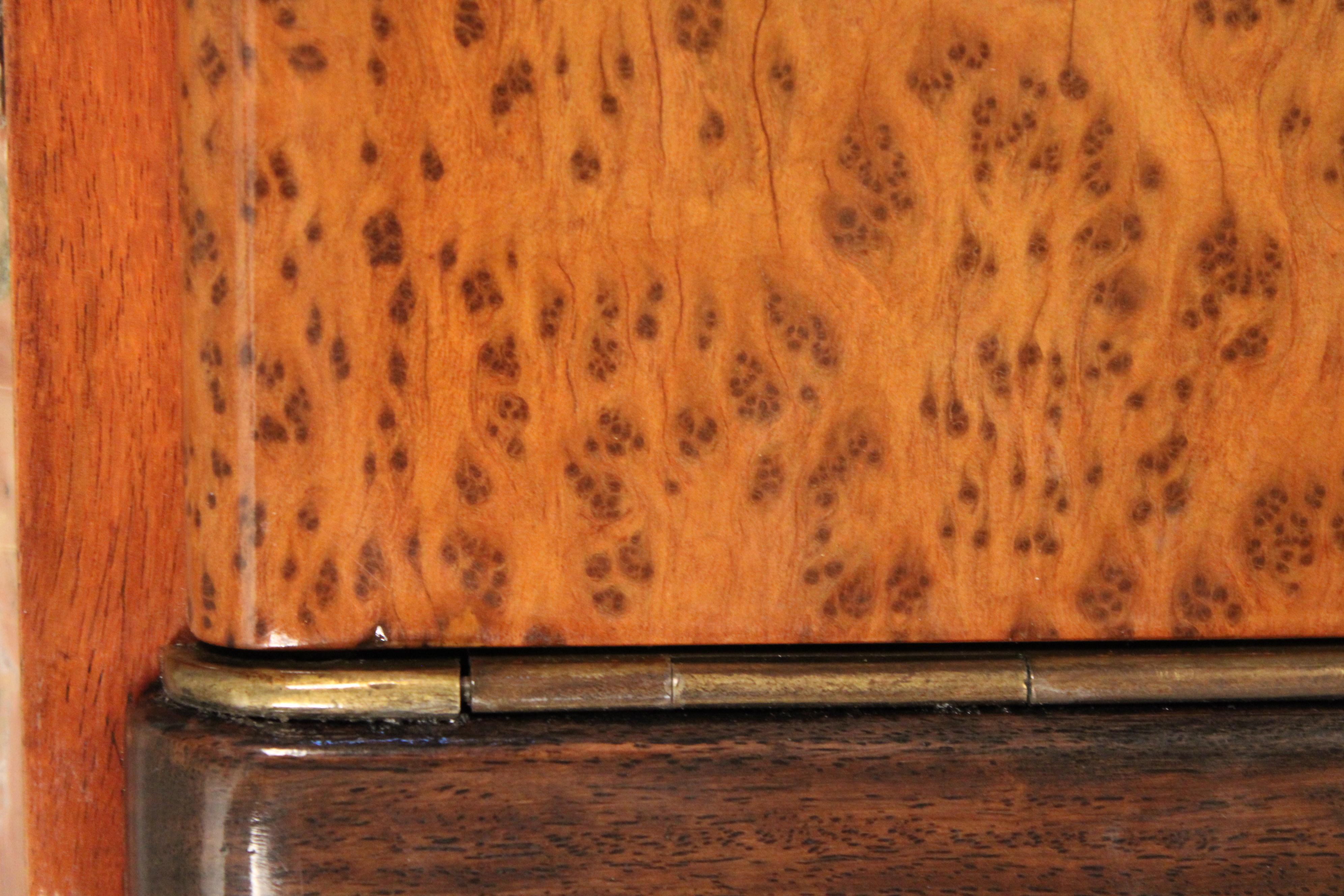 Cabinet Art Déco en frêne ronce avec dessus en marbre en vente 5