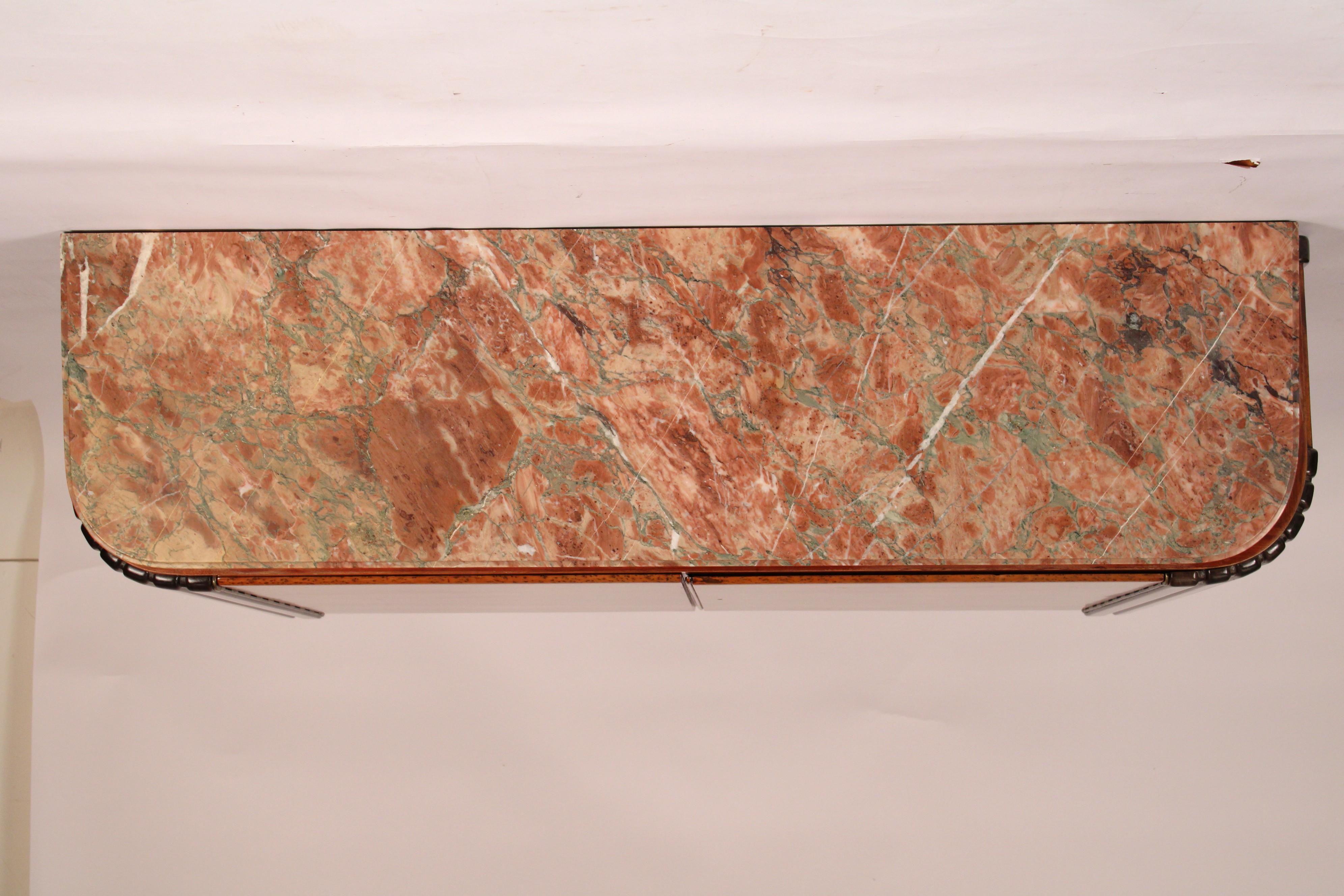 Milieu du XXe siècle Cabinet Art Déco en frêne ronce avec dessus en marbre en vente