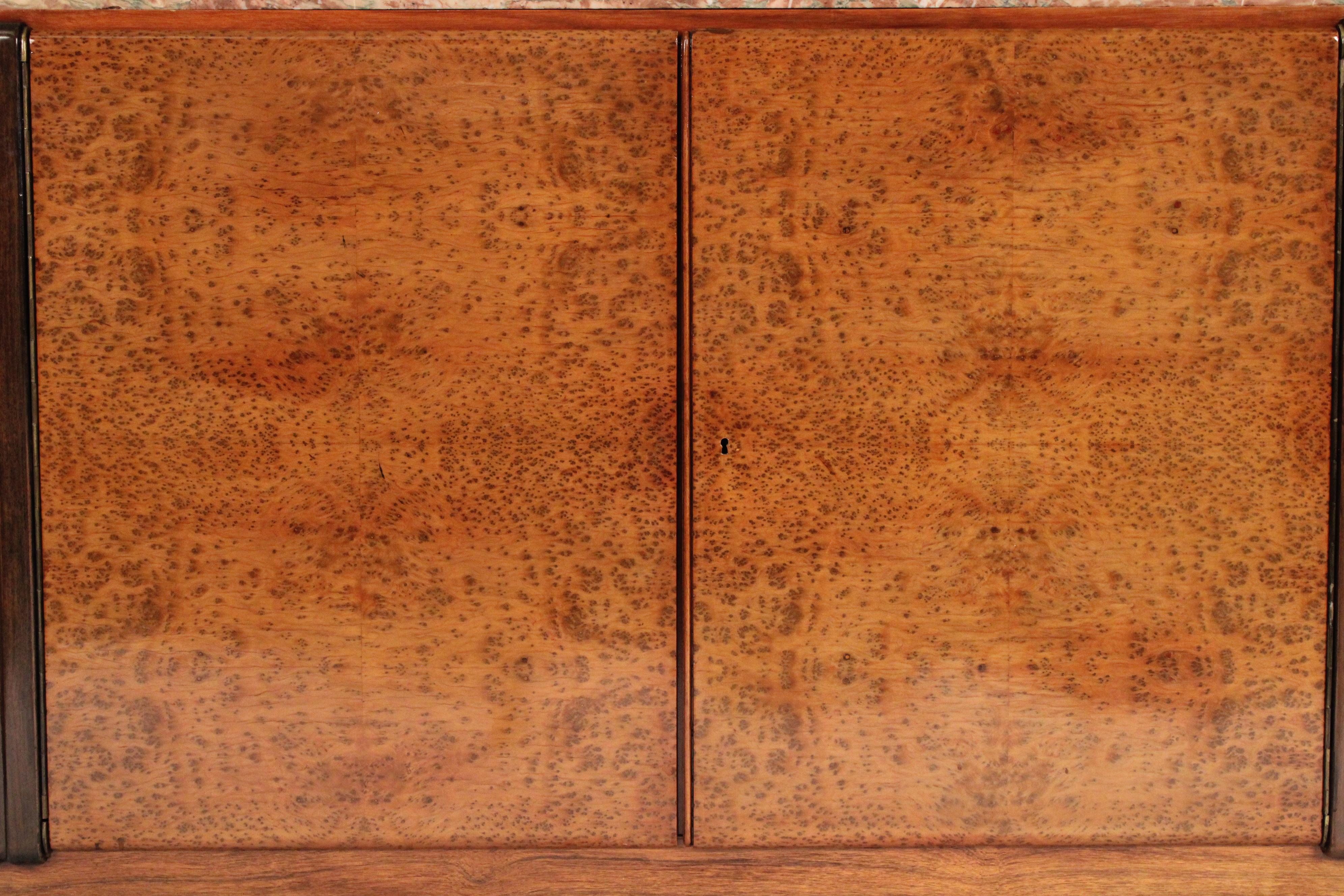 Cabinet Art Déco en frêne ronce avec dessus en marbre en vente 2