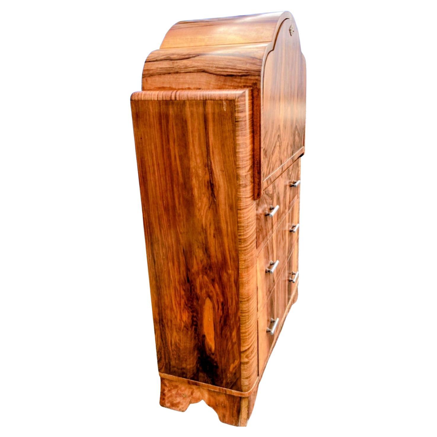 Art Decó Burl Walnut Cloud Shaped Writing Desk Bureau, Inglés , circa 1930 siglo XX en venta