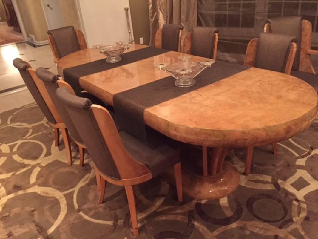 A very fine quality period French Art Deco dining room set
consisting of a table and eight chairs. (Six sides and two armchairs)
dining room table is 39