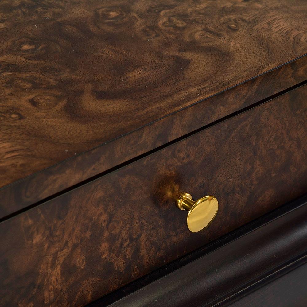 Laiton Table d'appoint Art Déco en ronce de noyer en vente