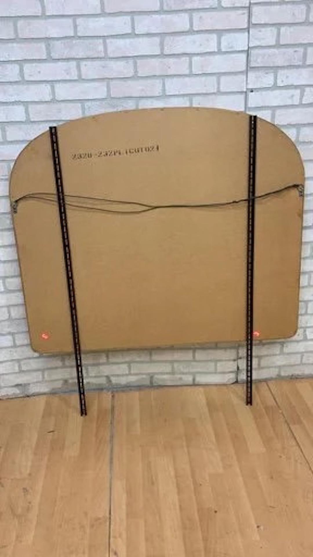 Americano Comò e specchio in legno di radica in stile Art Déco di American of Martinsville in vendita