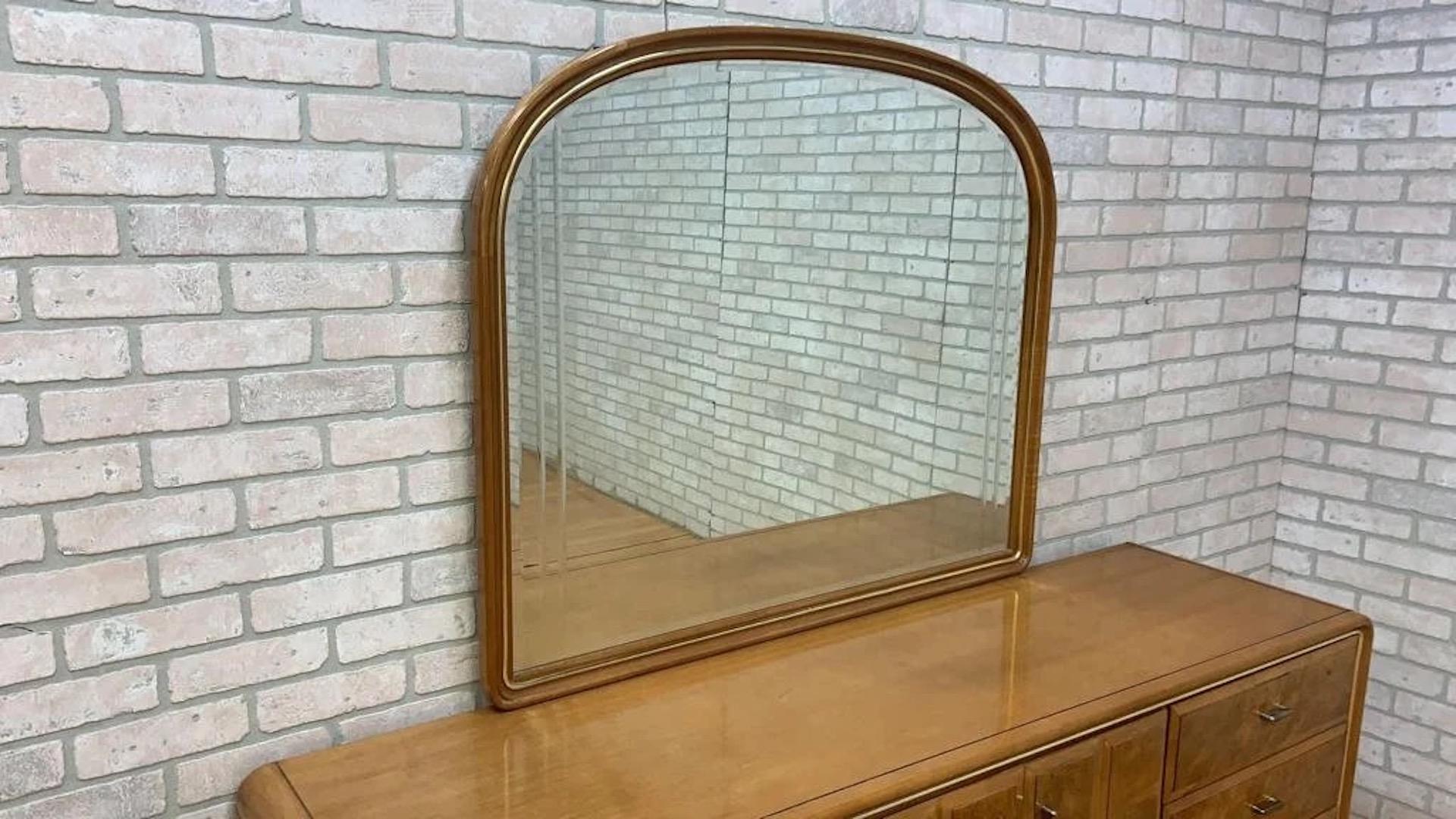 XX secolo Comò e specchio in legno di radica in stile Art Déco di American of Martinsville in vendita