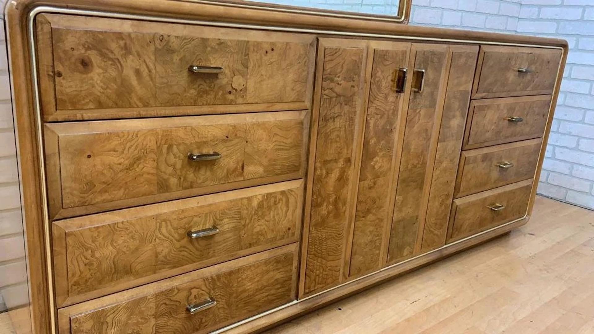 Comò e specchio in legno di radica in stile Art Déco di American of Martinsville in vendita 2