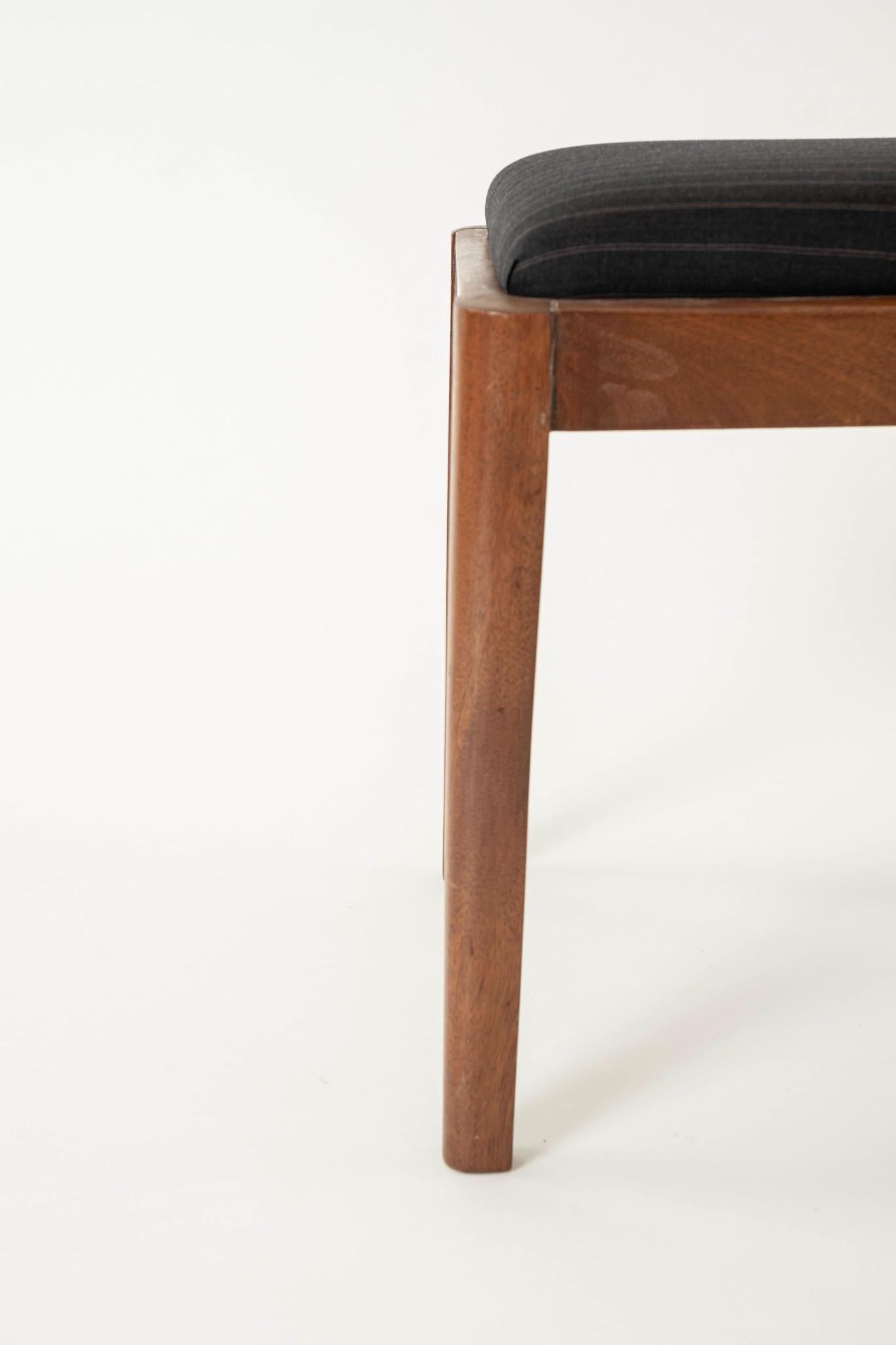Laine Chaise Art Déco en bois de bourgogne en vente