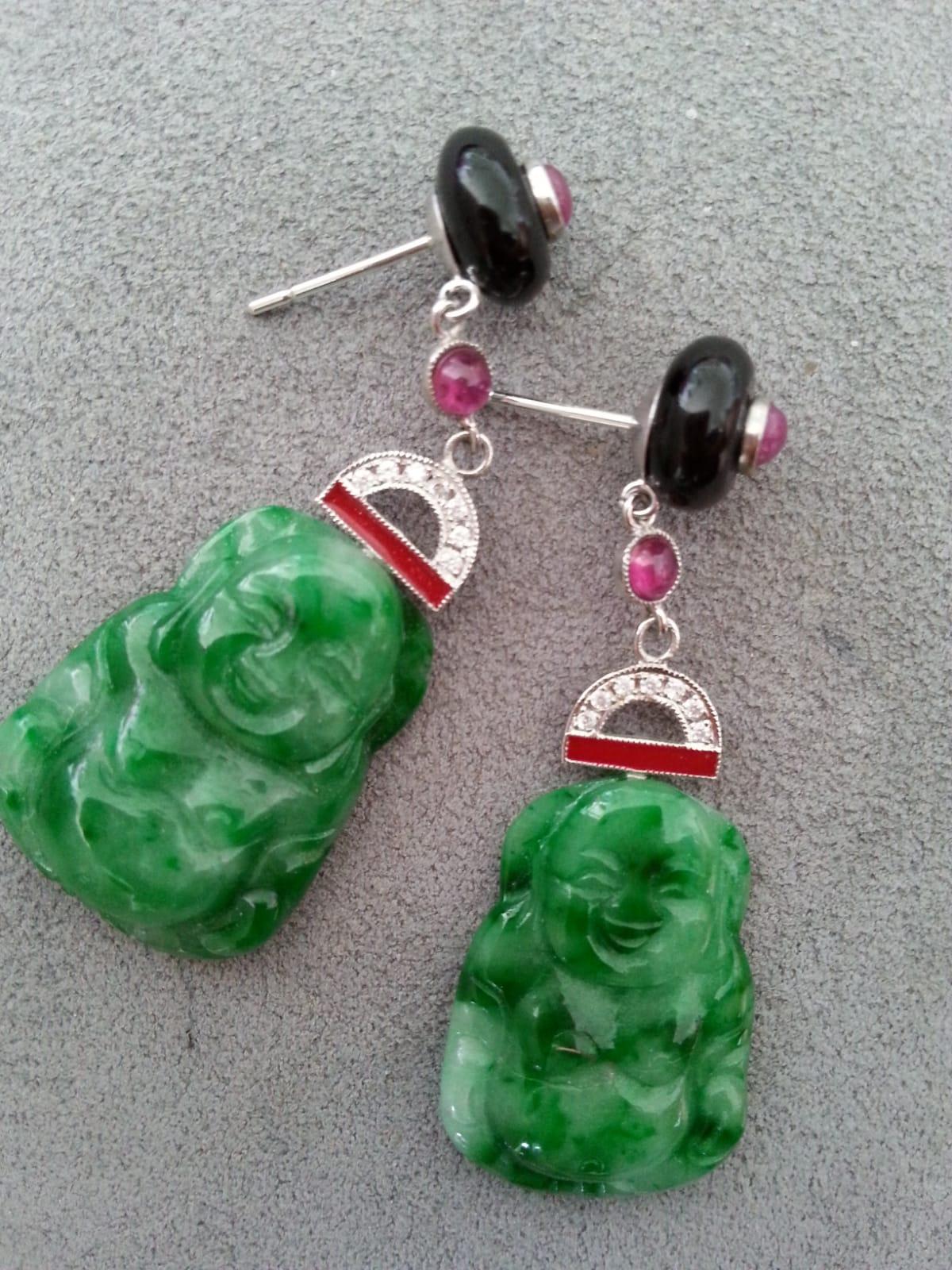 Boucles d'oreilles de style Art Déco avec Bouddha en jade de Birmanie:: or:: diamants:: rubis et émail rouge Pour femmes en vente