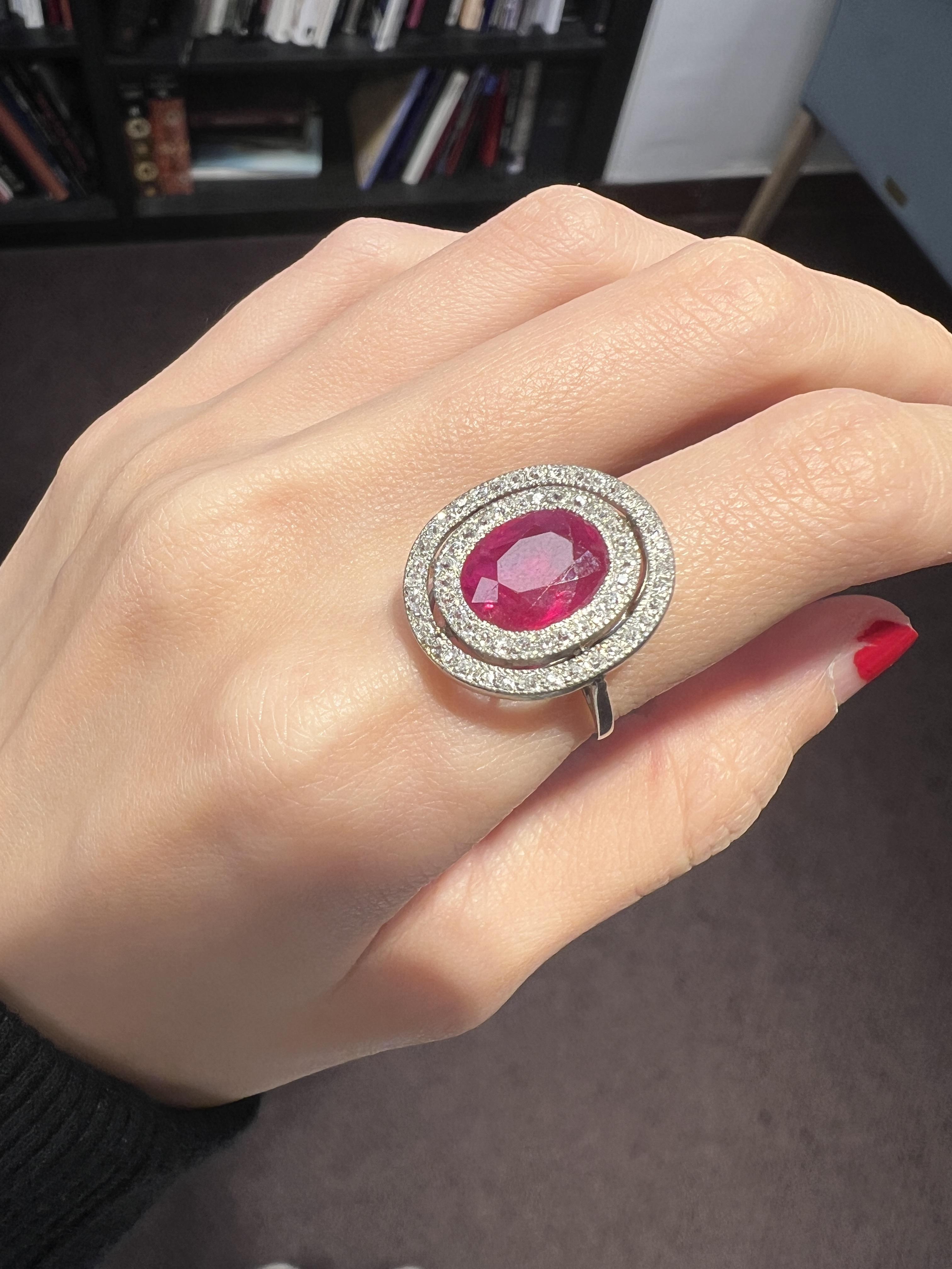 Bague art déco en rubis et diamants de Birmanie Excellent état - En vente à New York, NY