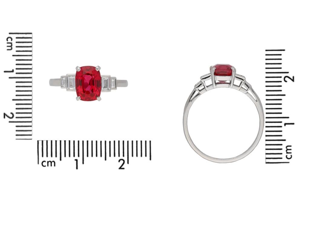 Art Deco Burmese Red Spinel and Diamond Ring, circa 1925 In Good Condition For Sale In London, GB