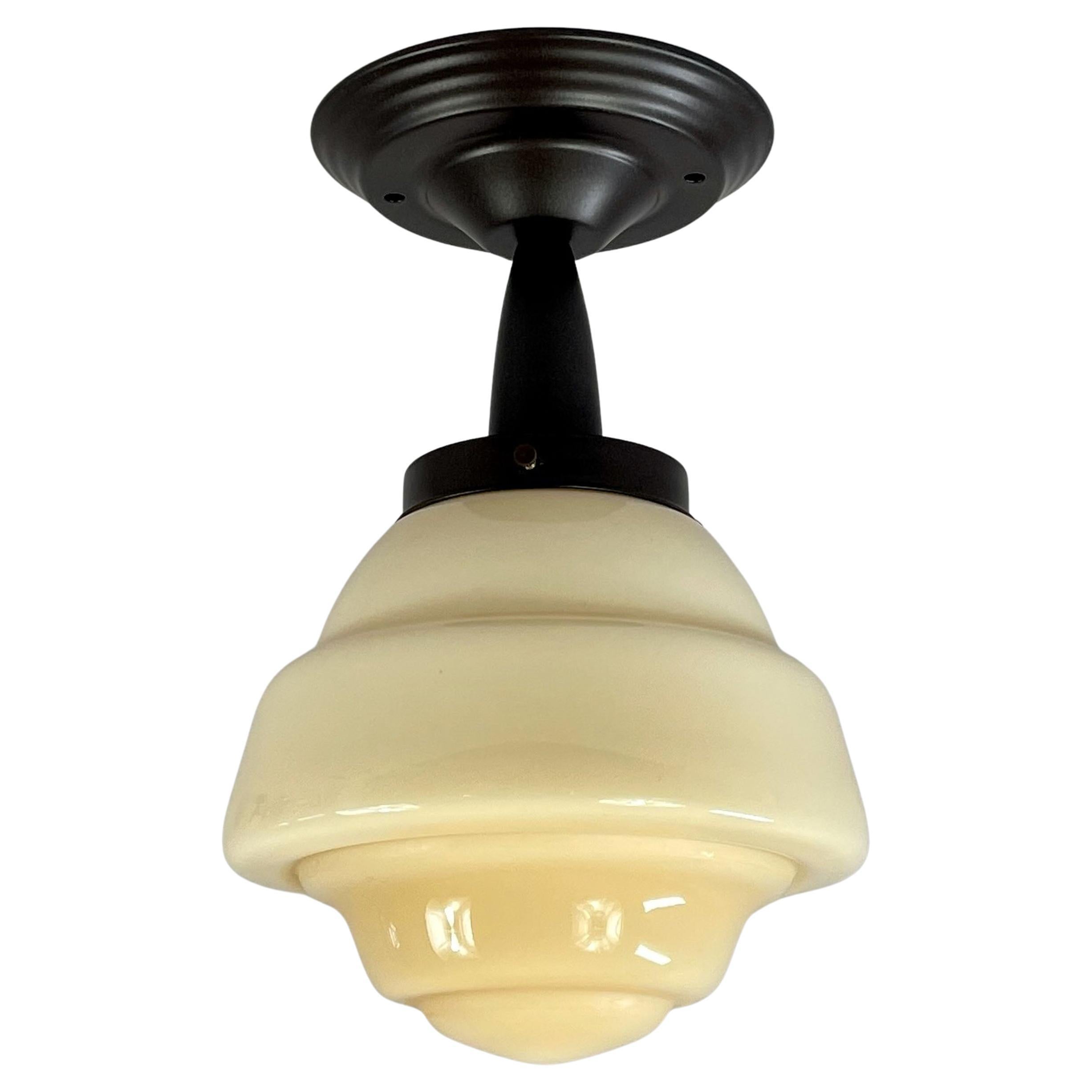 Plafonnier Art Déco en laiton bruni et verre opalin crème, Suède, années 1940 en vente