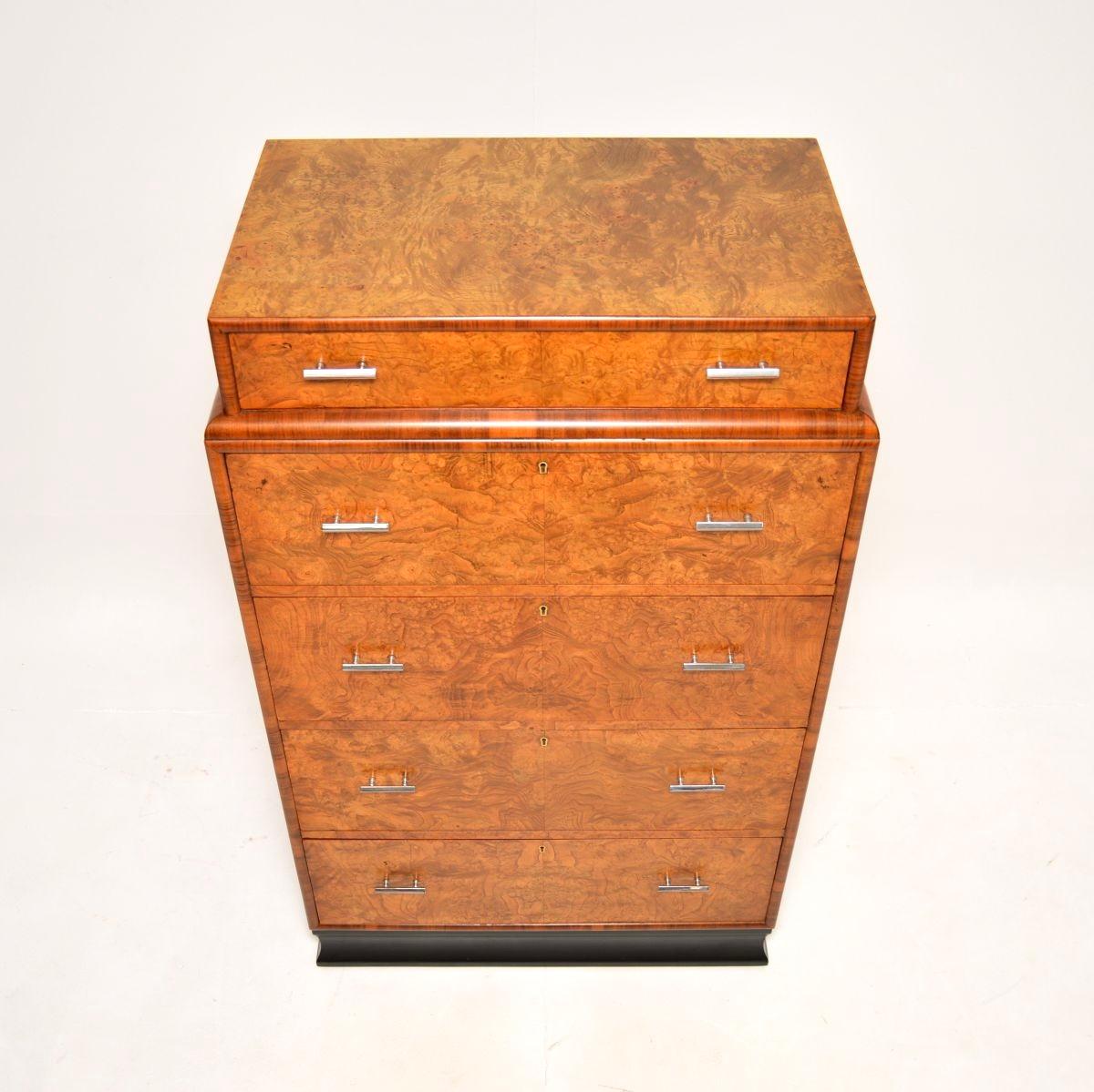 Milieu du XXe siècle Commode Art Déco en loupe d'orme et noyer en vente