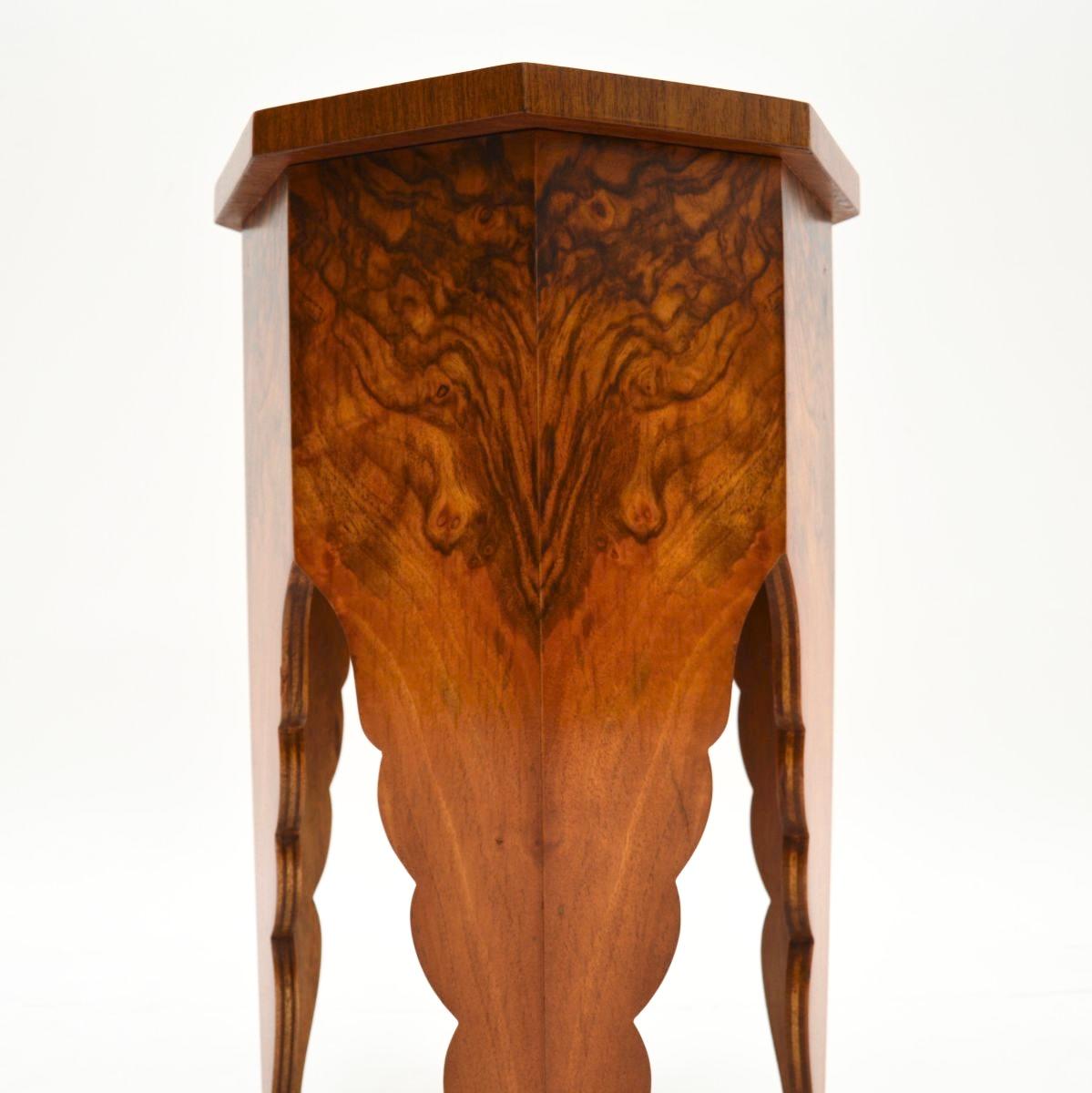 Milieu du XXe siècle Table d'appoint Art Déco en ronce de noyer et orme en vente