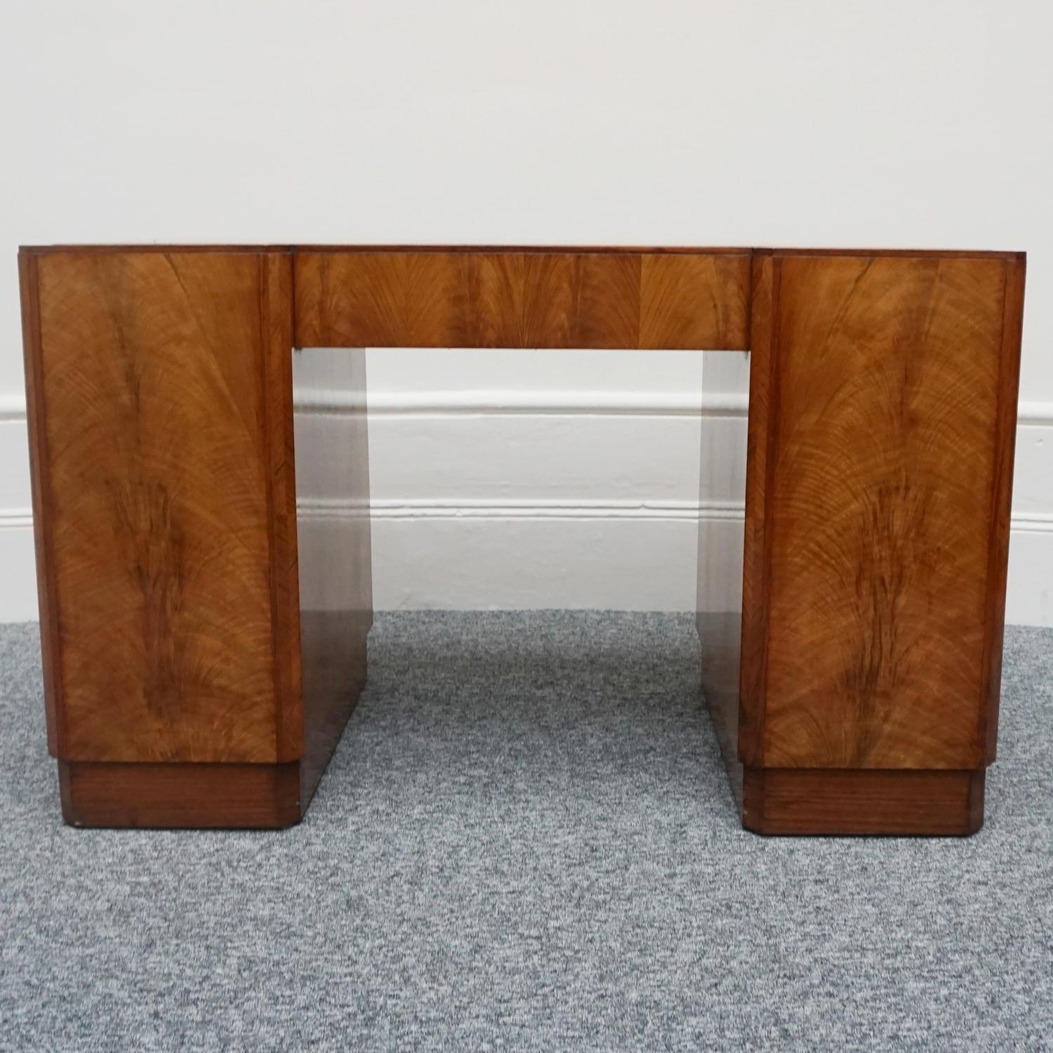 Art Deco Burr Walnut and Figured Walnut Writing Desk English, Circa 1935 In Good Condition In Forest Row, East Sussex