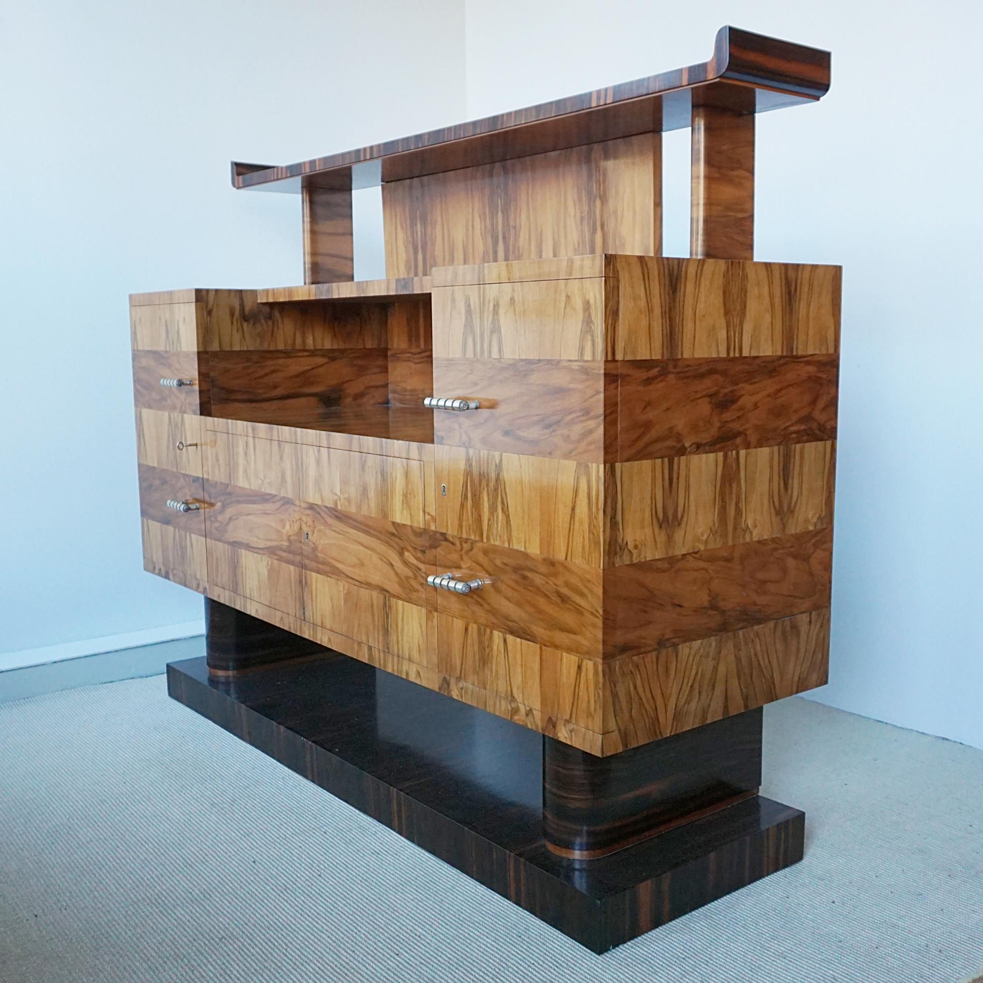 Art déco Buffet Art Déco en ronce de noyer et ébène de Macassar en vente