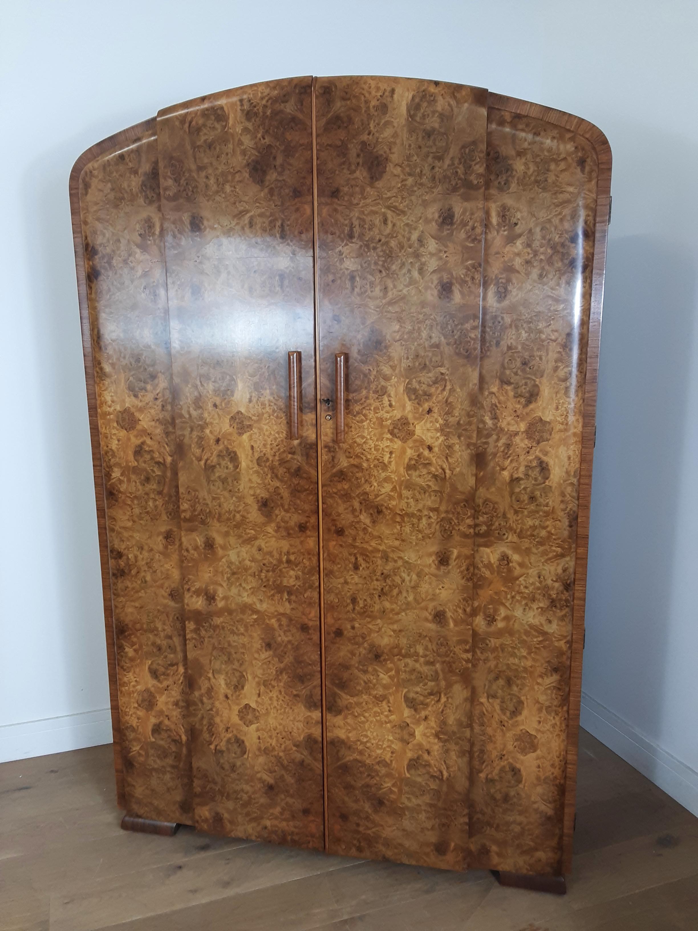 Art Deco bedroom set in a beautiful burr walnut.
curved tops to the wardrobe and tallboy, the dressing table with cloud shape mirror.
Measures: Wardrobe 192 cm H, 123 cm W, 50 cm D, 47 cm D at the sides where the design steps in.
Tall boy 167 cm