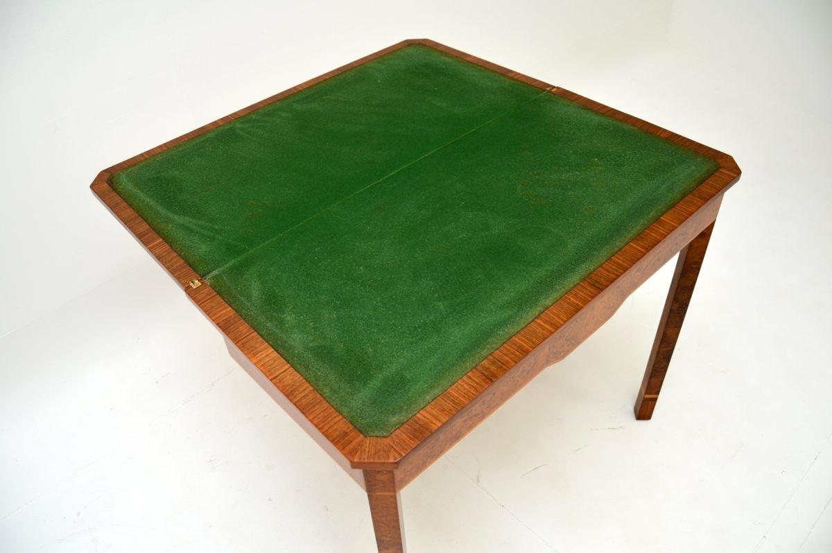 Mesa consola Art Decó de nogal con rebabas mediados del siglo XX en venta