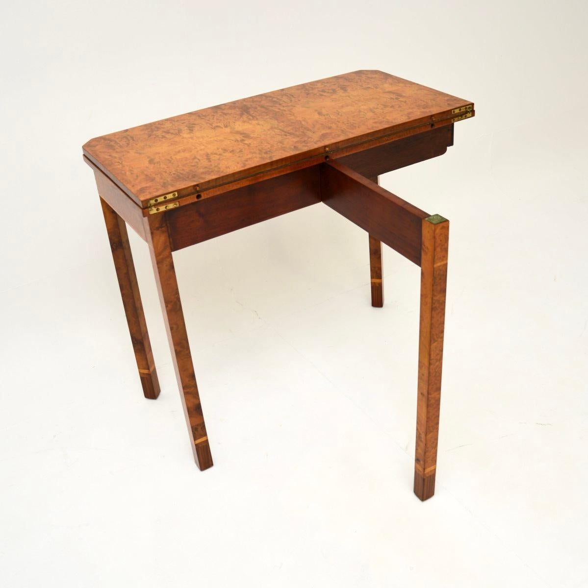 Mesa consola Art Decó de nogal con rebabas en venta 2