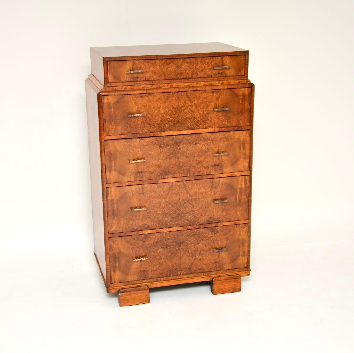 A stunning Art Deco burr walnut chest of drawers, this was made in England and dates from the 1930’s.

It is a great size and is of superb quality. There are incredibly beautiful burr walnut grain patterns and a stunning colour tone. There is lots