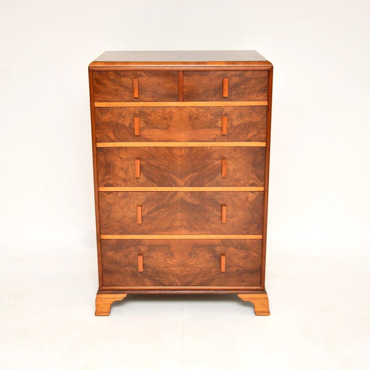 A stunning Art Deco burr walnut chest of drawers, this was made in England and dates from the 1930’s.

It is a great size and is of superb quality. There are incredibly beautiful burr walnut grain patterns and a stunning colour tone. There is lots