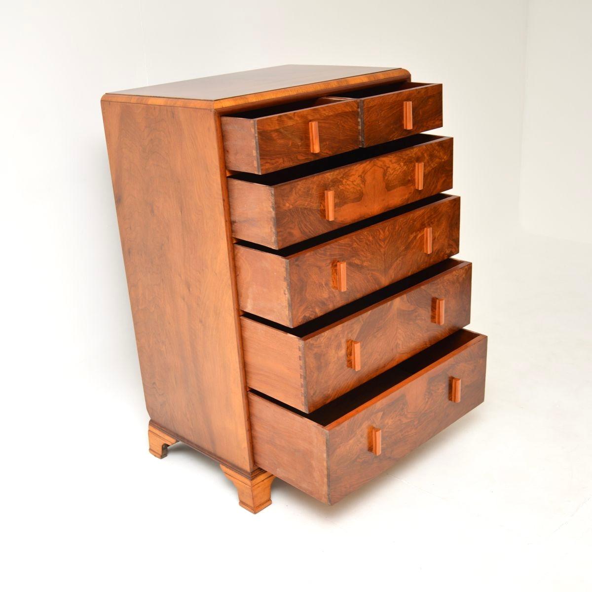 Art Deco Burr Walnut Chest of Drawers In condizioni buone in vendita a London, GB