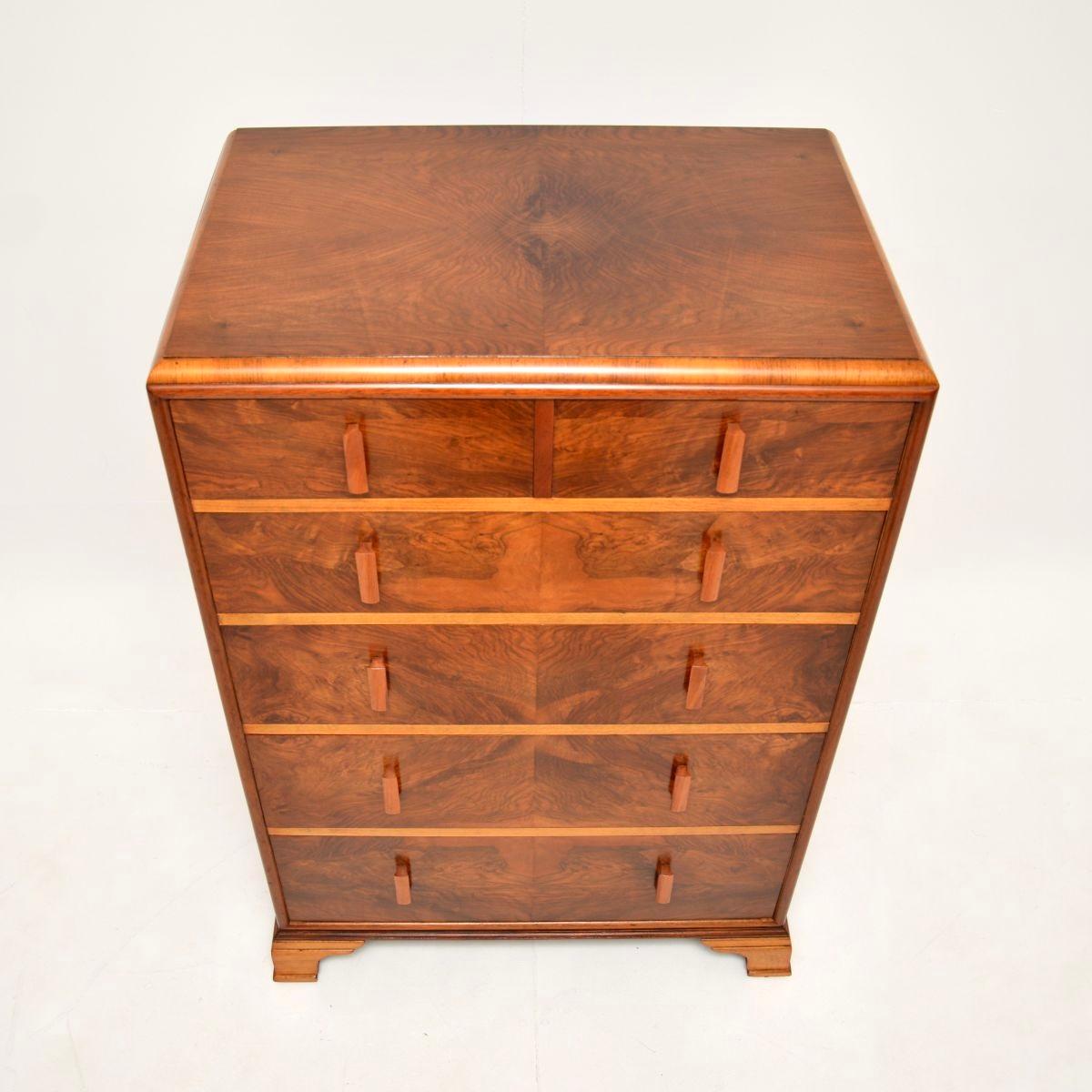 Noce Art Deco Burr Walnut Chest of Drawers in vendita