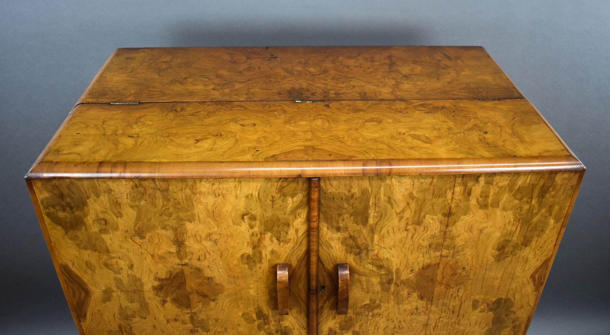 Mueble Cocktail Art Decó de Nogal Rebabas siglo XX en venta