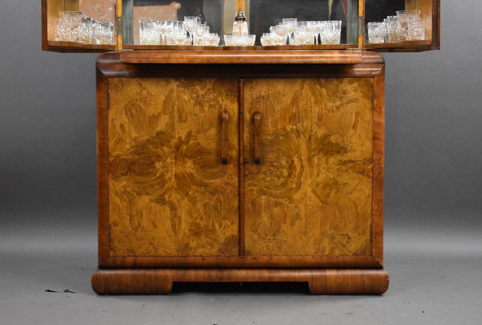 Mueble Cocktail Art Decó de Nogal Rebabas en venta 2
