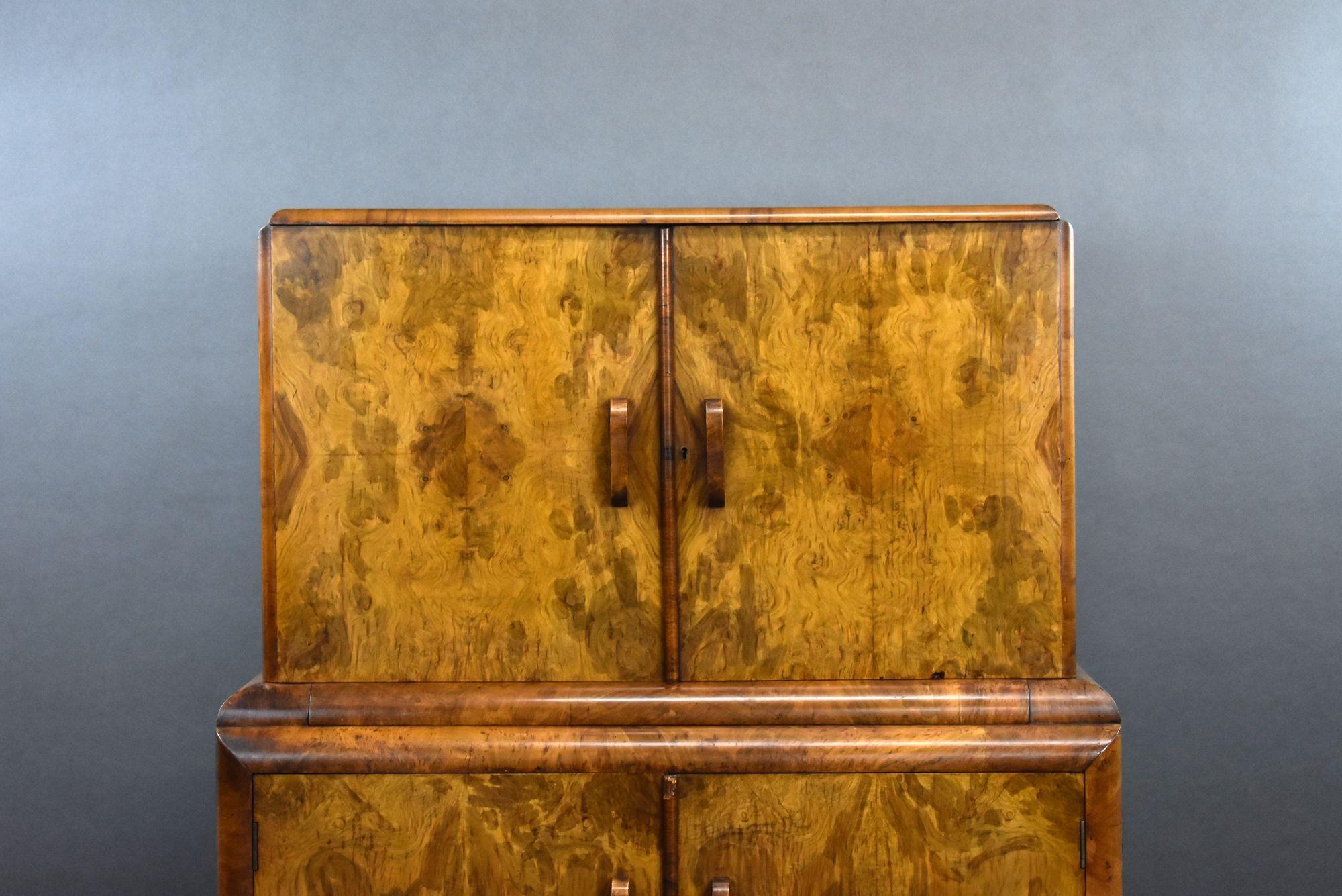 Mueble Cocktail Art Decó de Nogal Rebabas en venta 3