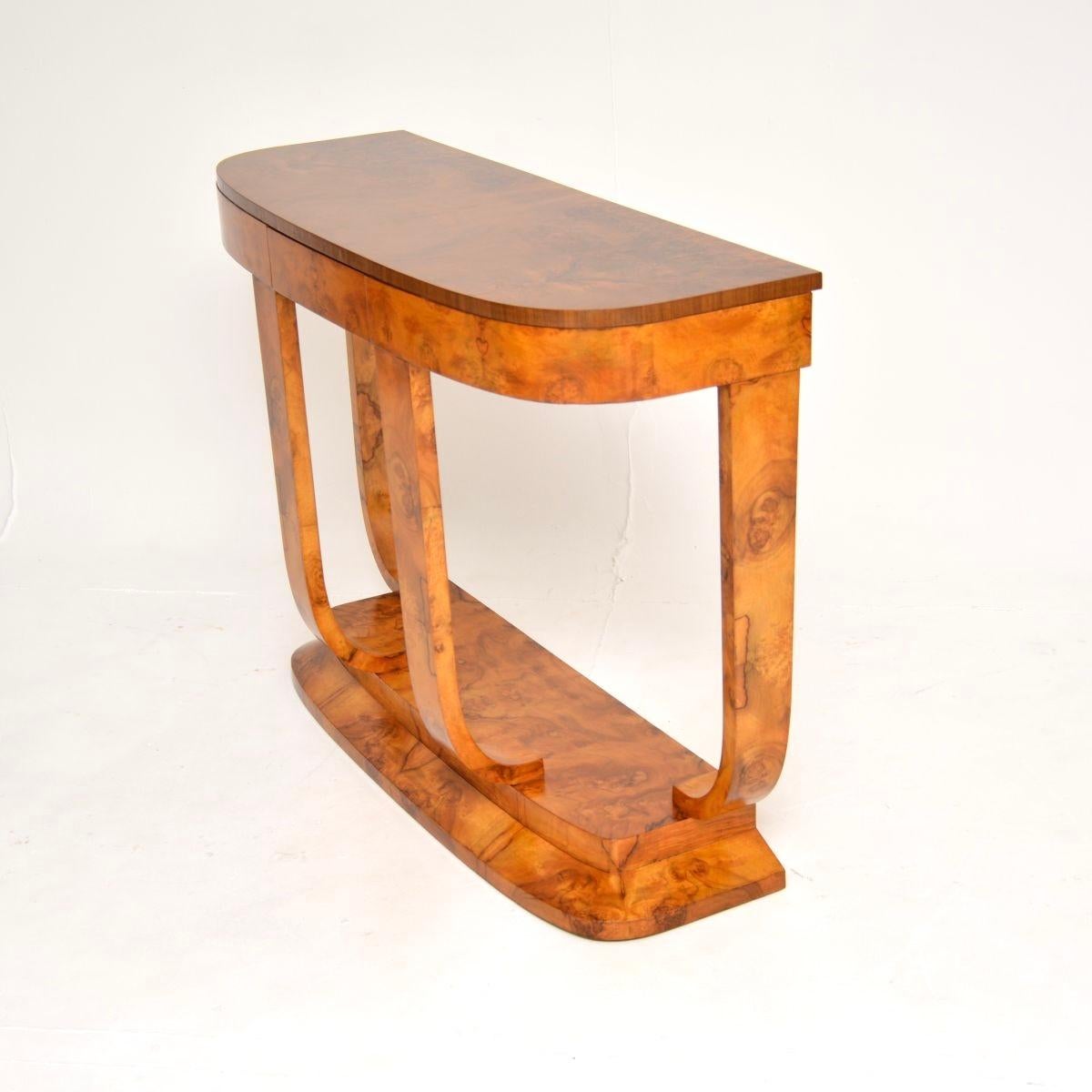 Britannique Table console art déco en ronce de noyer par Hille en vente