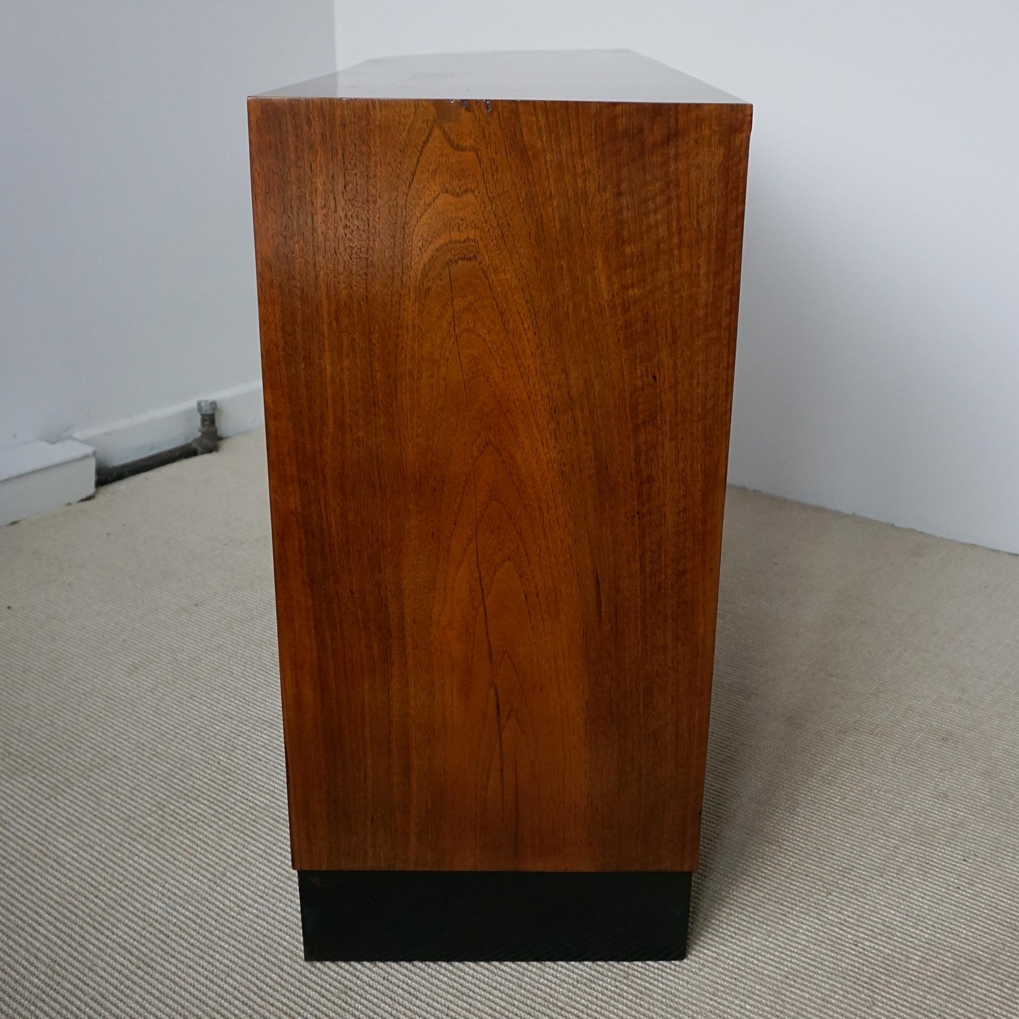 Art Deco Burr Walnut Curved Bookcase In Good Condition In Forest Row, East Sussex