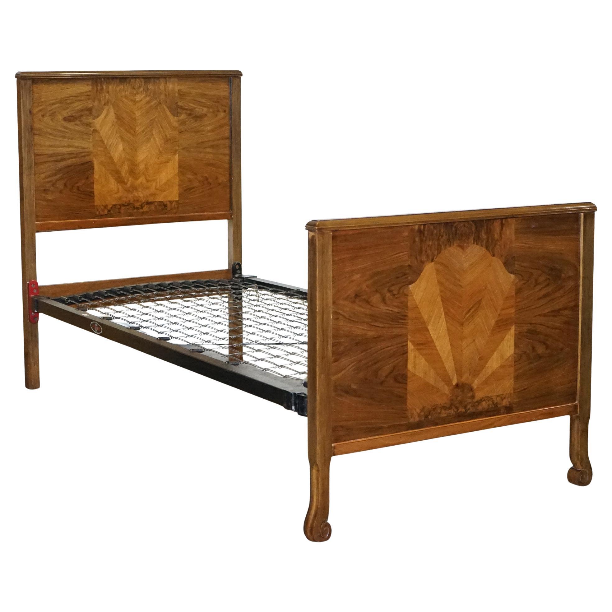ART DECO BURR WALNUT DECORATIVE INLAID PANELS SiNGLE BED (2/2) en vente
