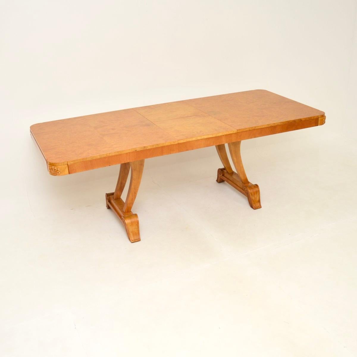 Table et chaises de salle à manger Art déco en ronce de noyer par Hille Bon état - En vente à London, GB