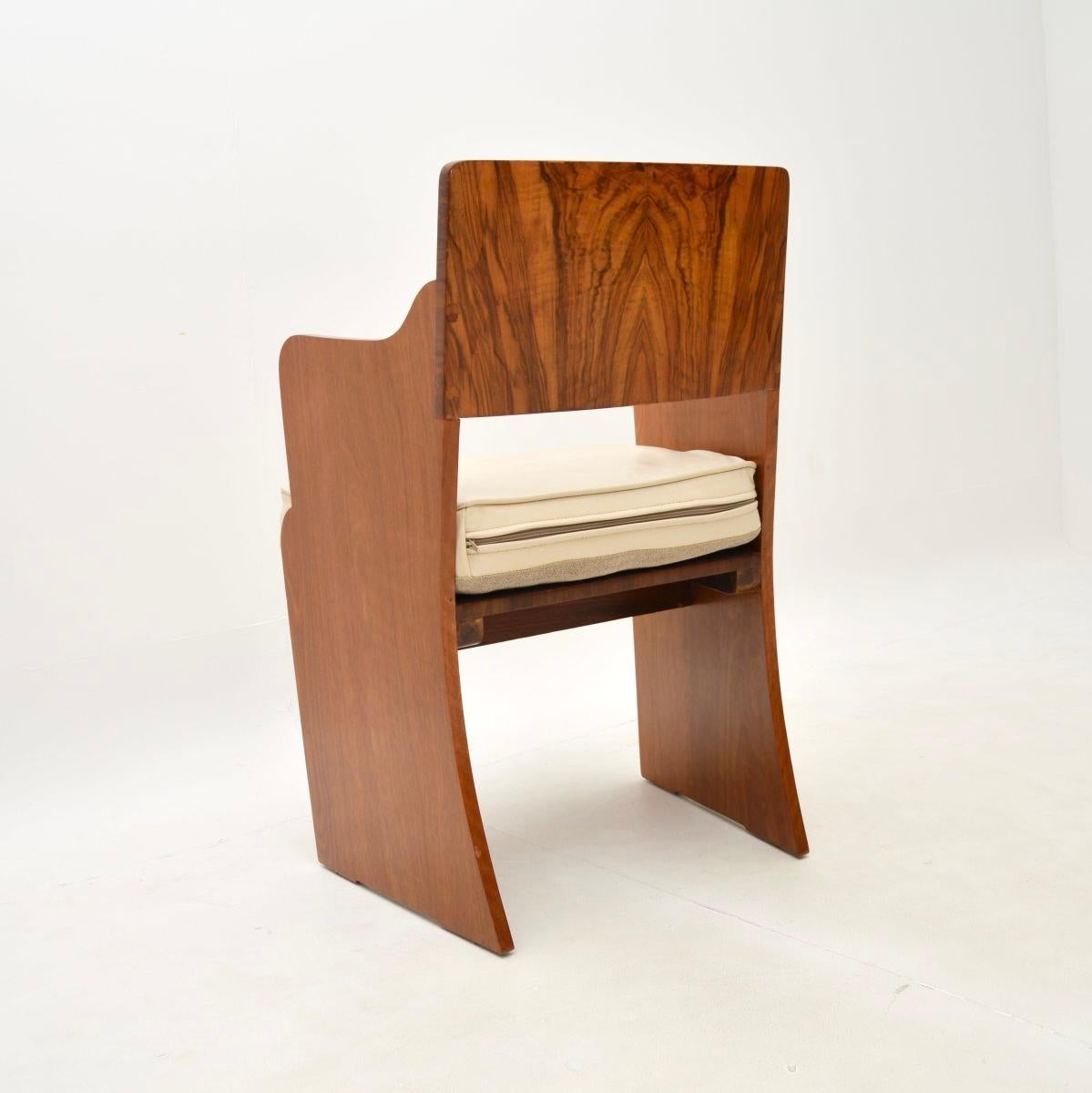 Art Deco Burr Walnut Dining Table and Chairs en vente 5