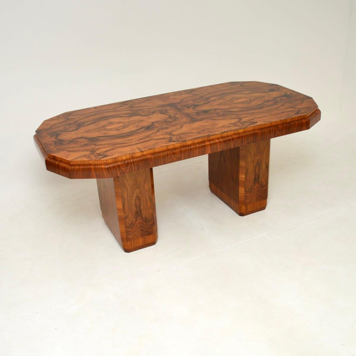 Art déco Art Deco Burr Walnut Dining Table and Chairs en vente