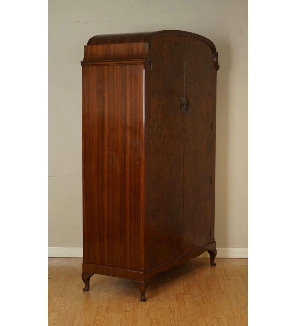 Armoire double Art Déco en ronce de noyer fabriquée en Angleterre en vente 2