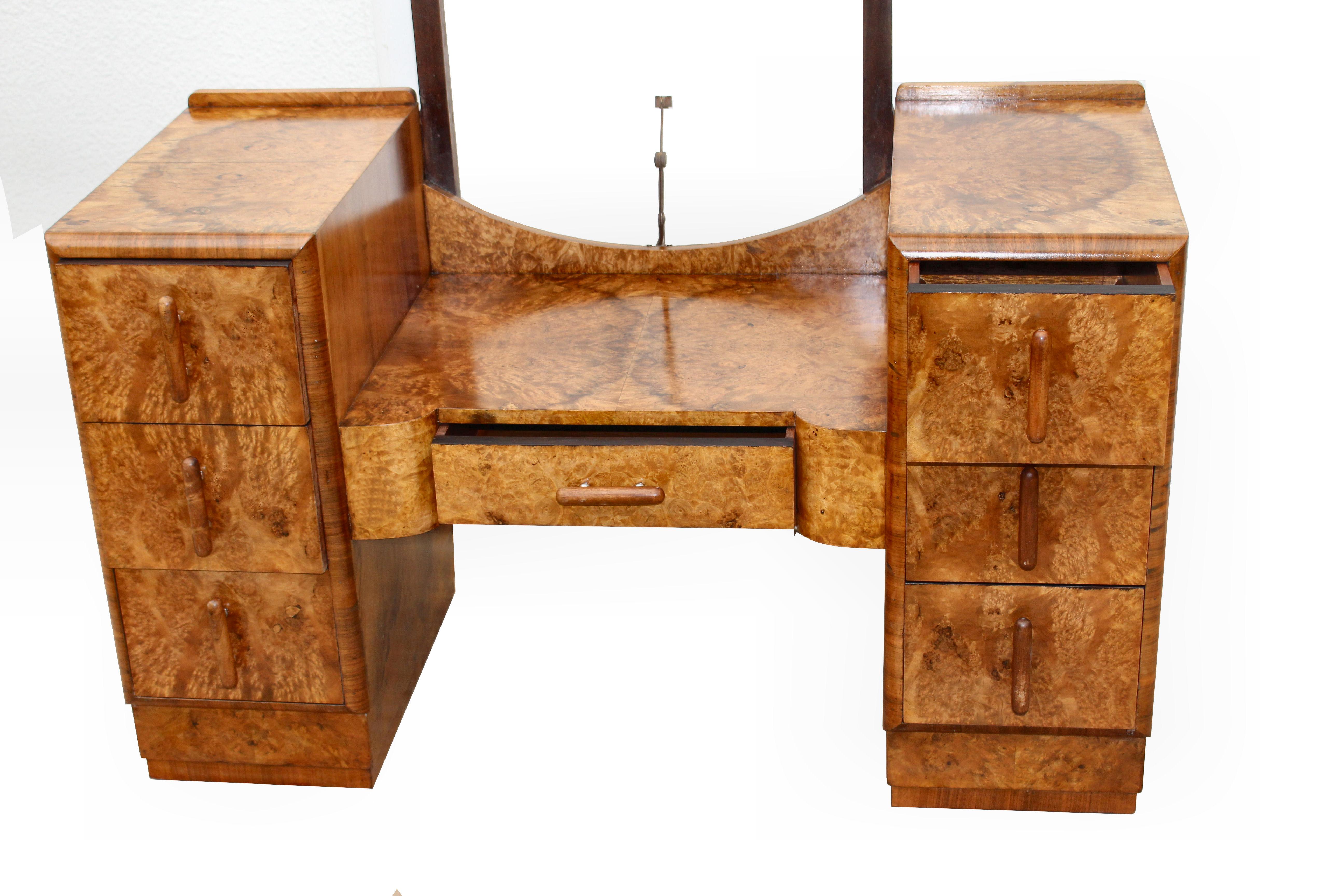 For those with a more refined taste in quality we are pleased to be able to offer you this English walnut Art Deco dressing table. Dating to the 1930's this beautiful quality dressing table is in lovely condition having been recently and