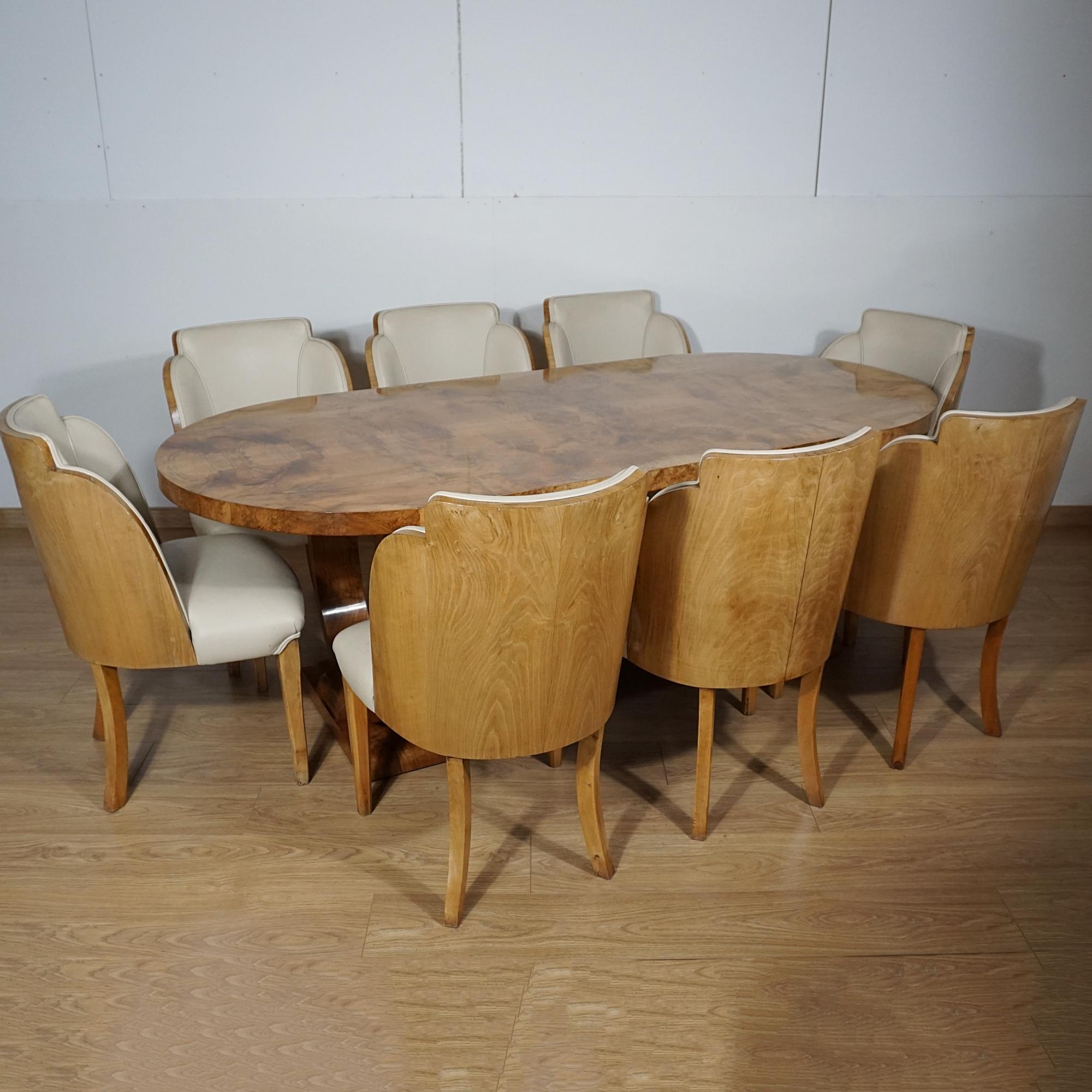 Art-Deco-Esszimmergarnitur aus Wurzelnussholz mit acht Sitzplätzen (Frühes 20. Jahrhundert) im Angebot