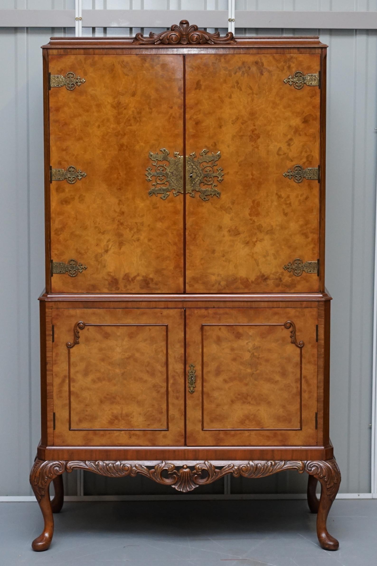 We are delighted to offer for sale this absolutely stunning original Art Deco circa 1920 burr walnut drinks cabinet with glass shelves

A very good looking and decorative piece of furniture. The top section has a large cupboard for glasses, it has