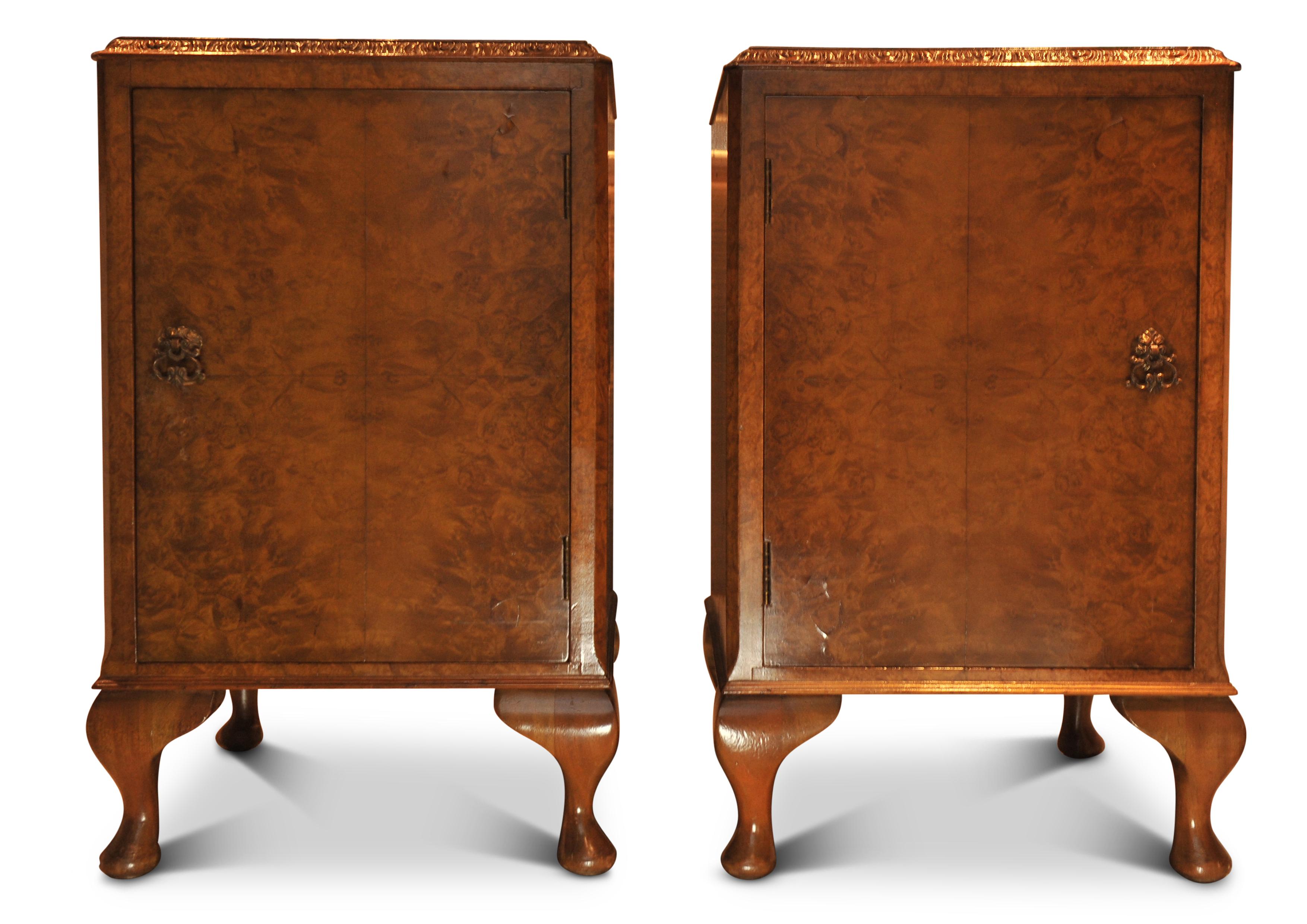 Art Deco Burr Walnut Night Stands On Cabriole Legs & Figured Walnut Fronts In Good Condition For Sale In High Wycombe, GB