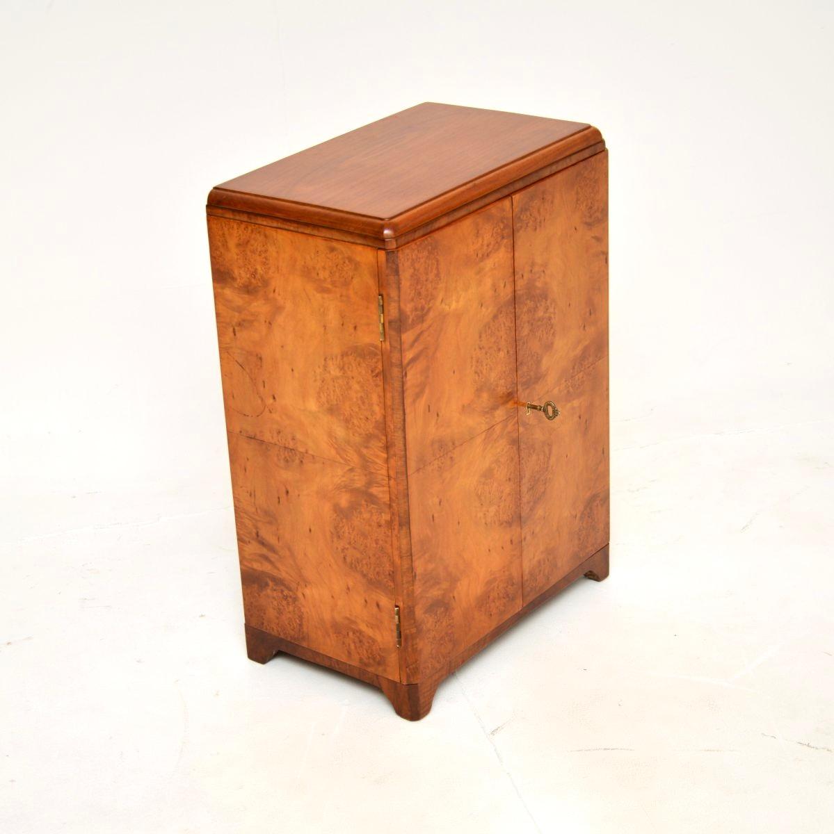 Meuble d'appoint Art Déco en ronce de noyer Bon état - En vente à London, GB
