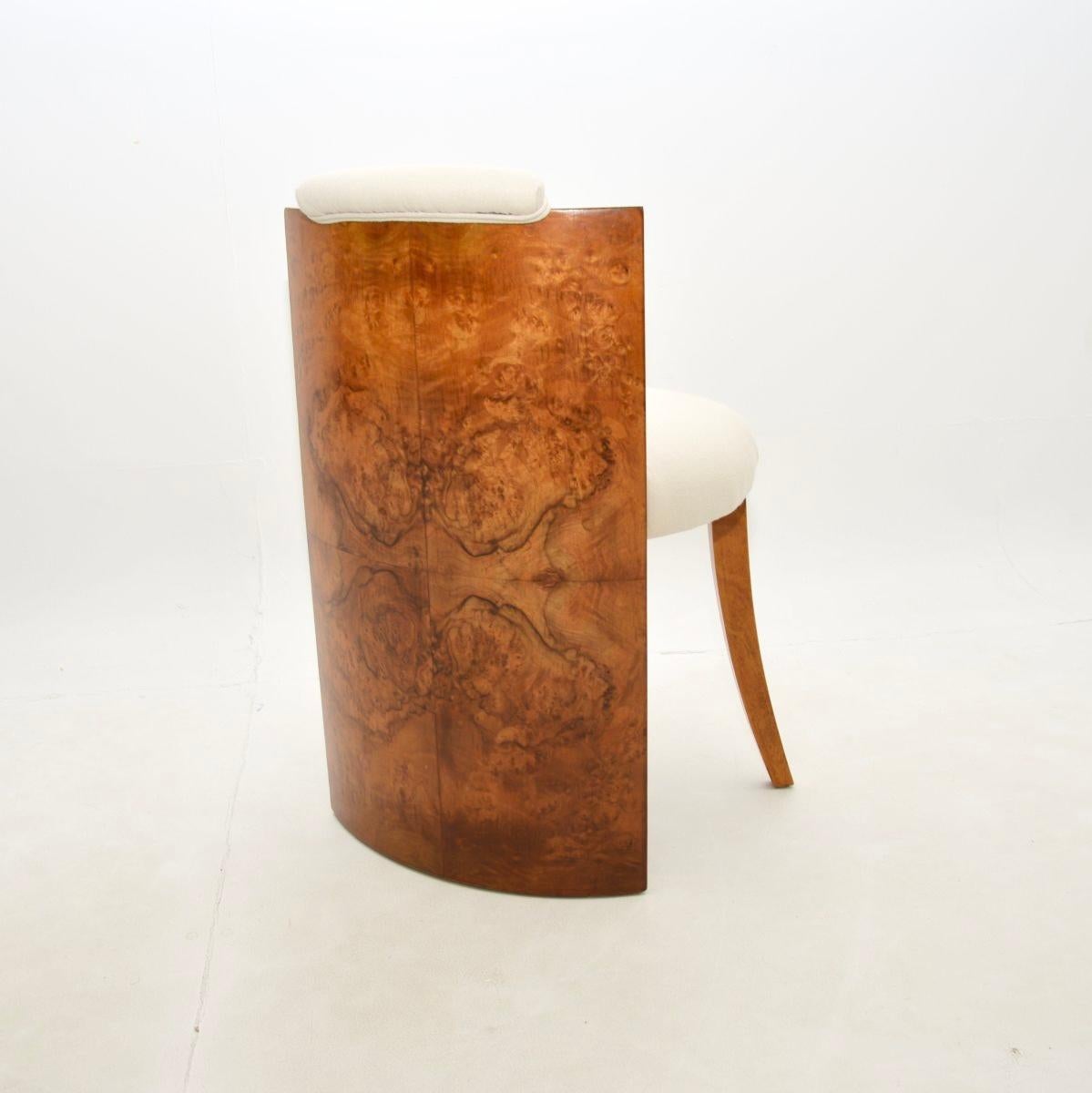 Britannique Tabouret Art Déco en ronce de noyer en vente